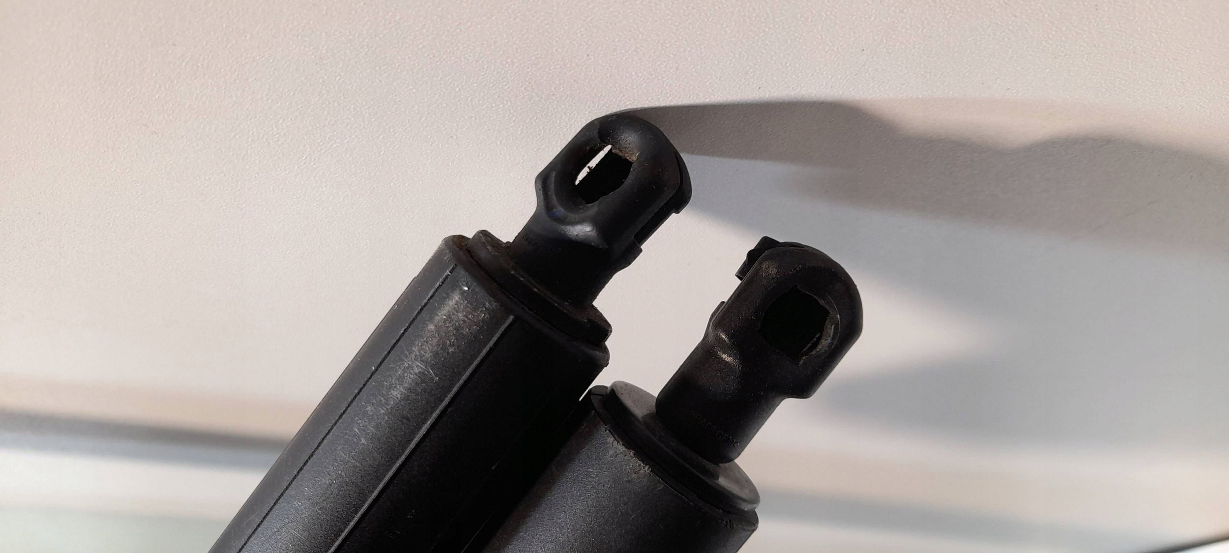 Hyundai Ioniq 5 Silowniki bonnet boot 81831GI101 (GT5)