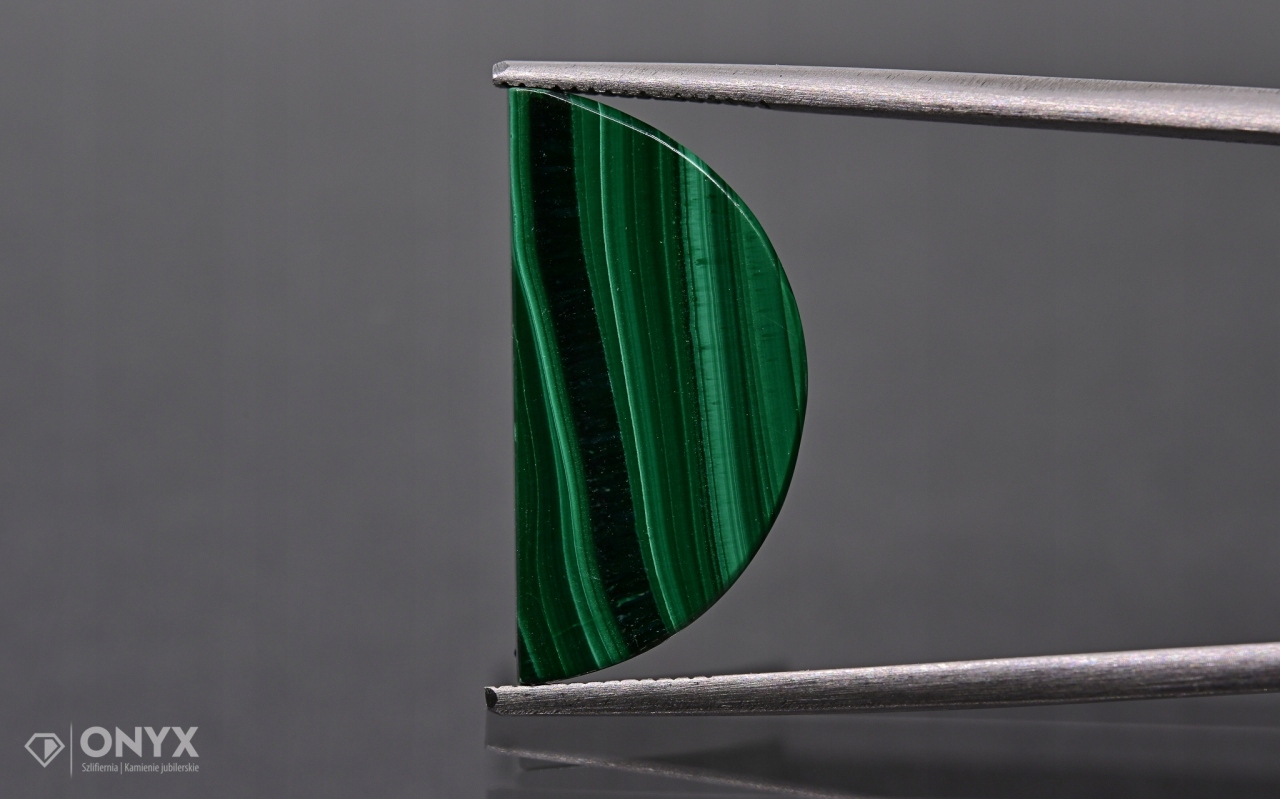 Malachit mělký půlkruh 20,5x10 mm