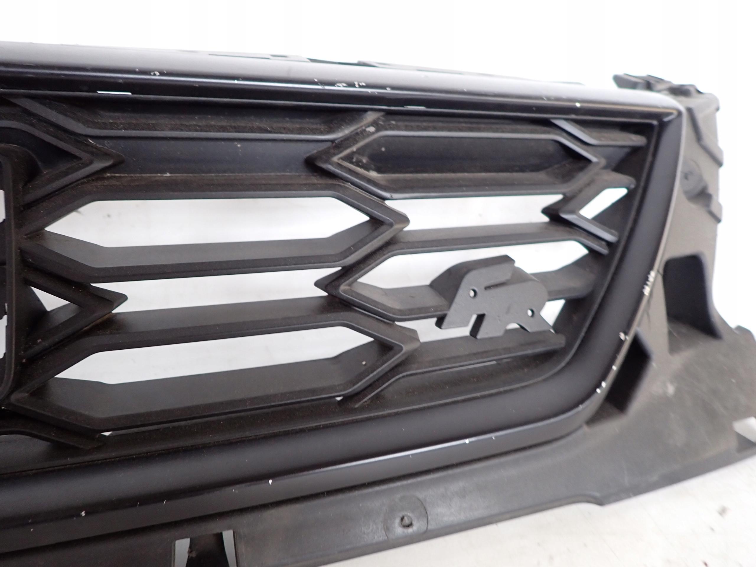 seat Leon III рестайлинг FR 16- решетка радиатора 5F0853654J