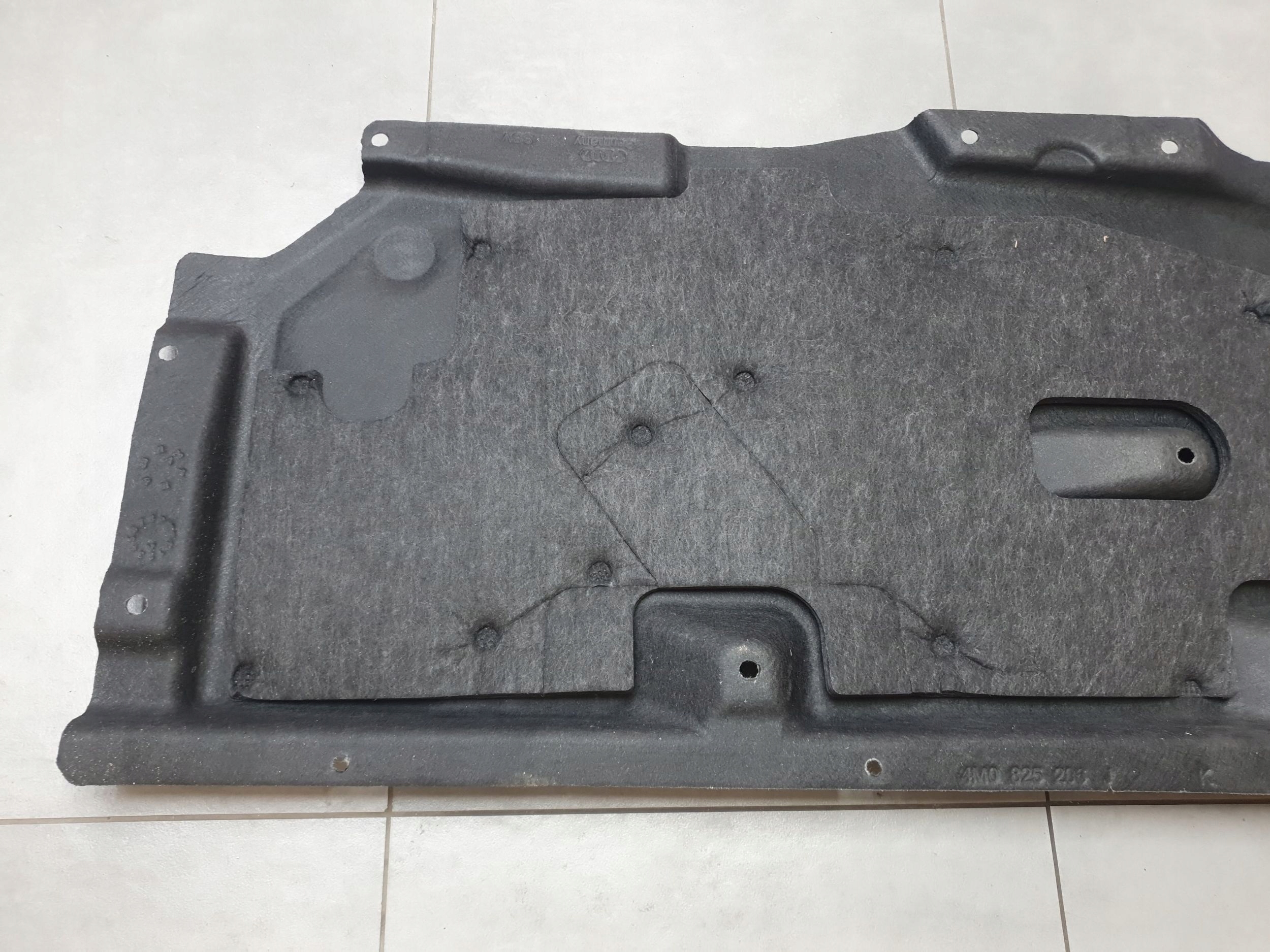 Audi Q8 cover chassis side right 4M0825206J