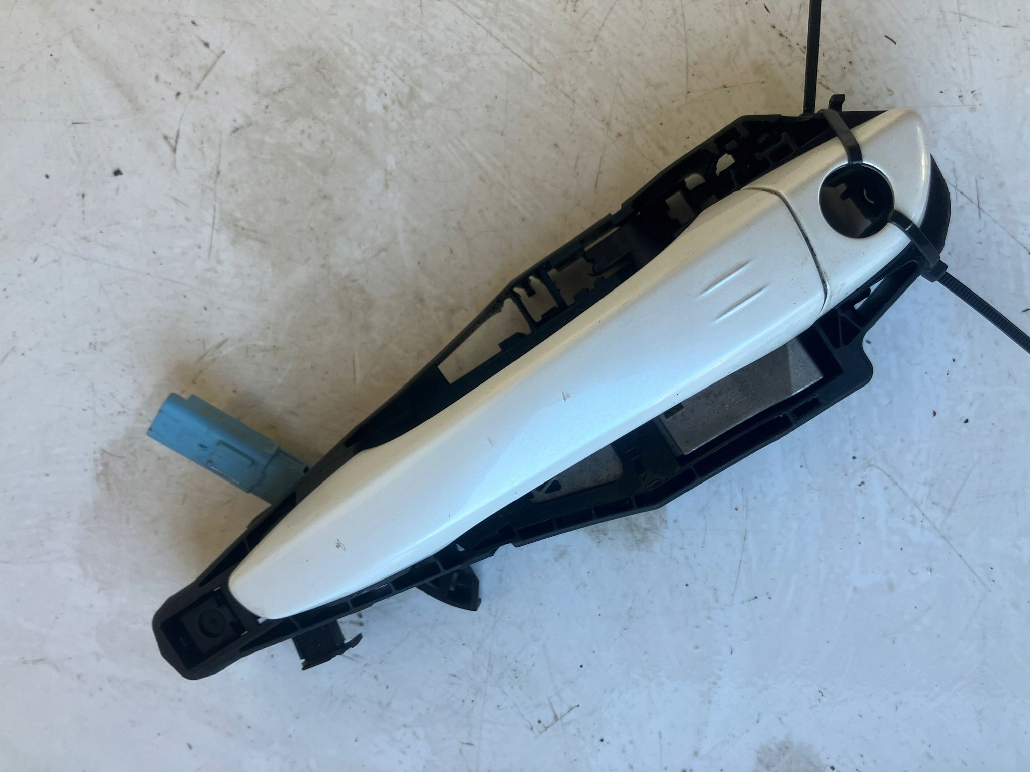 handle door left front PEUGEOT 308 T9 KWE KWED BIALA PERLA KEYLESS