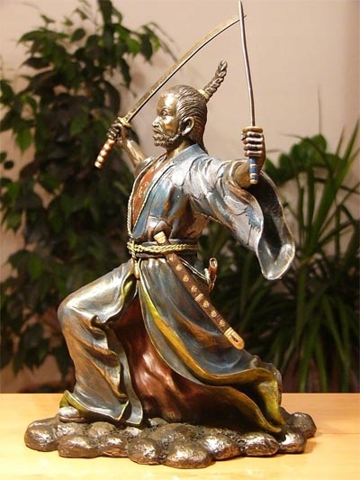 SAMURAJ NIESAMOWITA FIGURKA VERONESE na prezent Wysokość produktu 24 cm