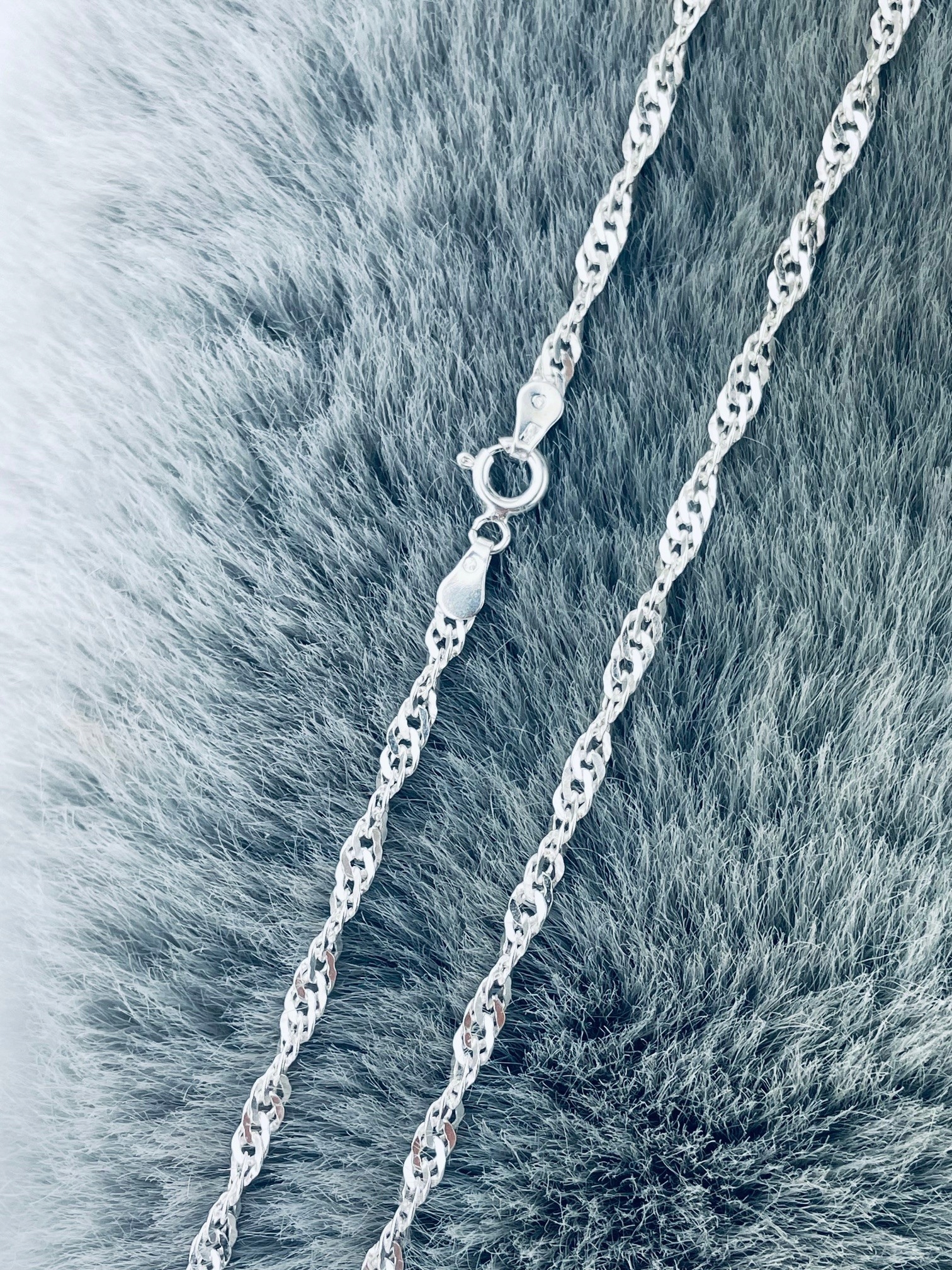 Stříbrný řetízek zkroucený Singapur Magic s mořskou vlnou