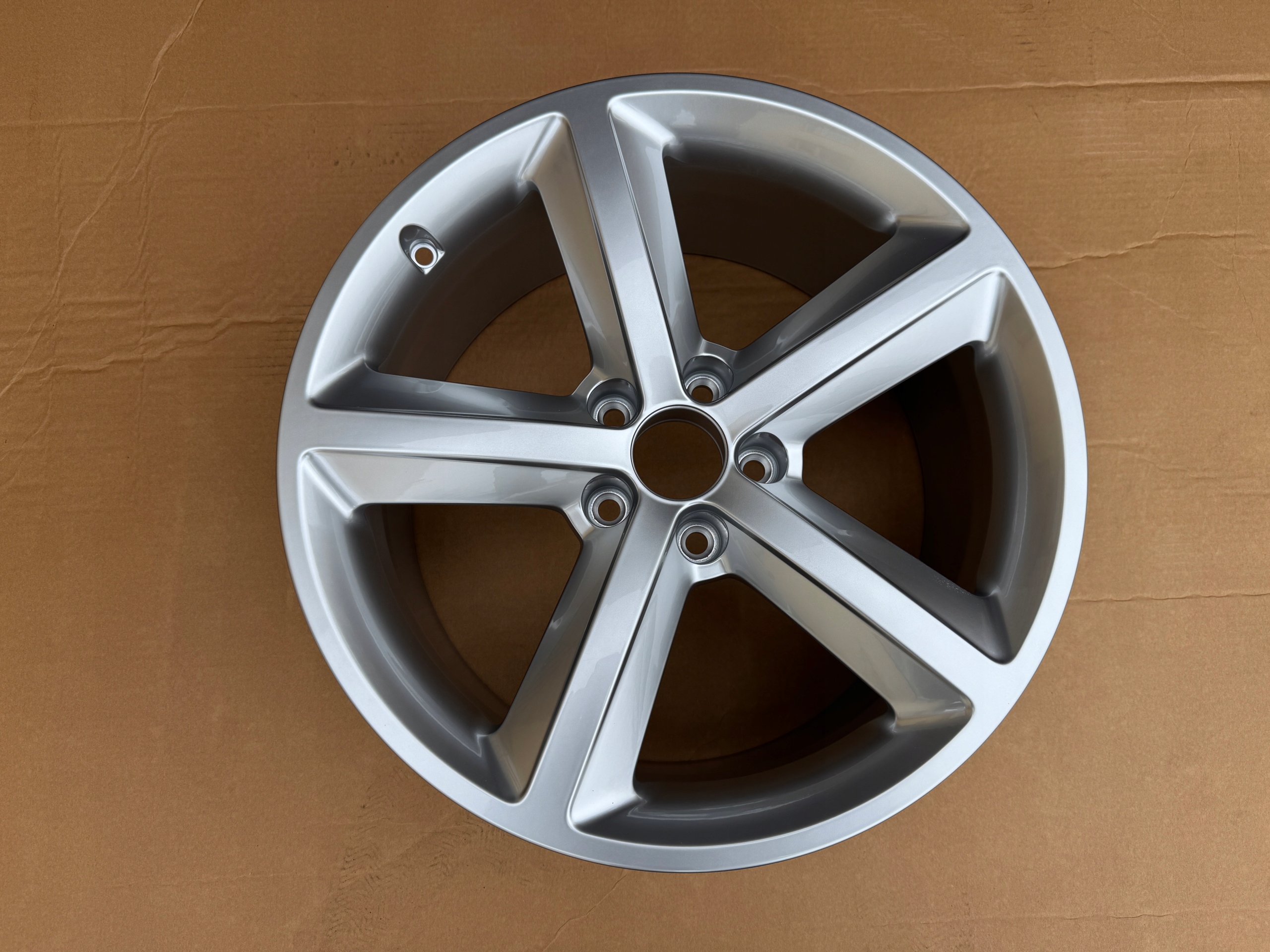 Hliníkové disky 8.5J x 18 palcov ET29 5x112 8T0601025CG Audi A5 8T Nová-