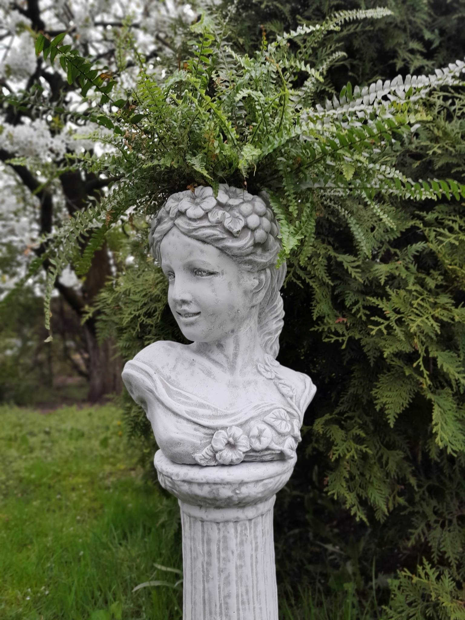 Doniczka osłonka betonowa Kobieta Głowa Popiersie Długość 24 cm