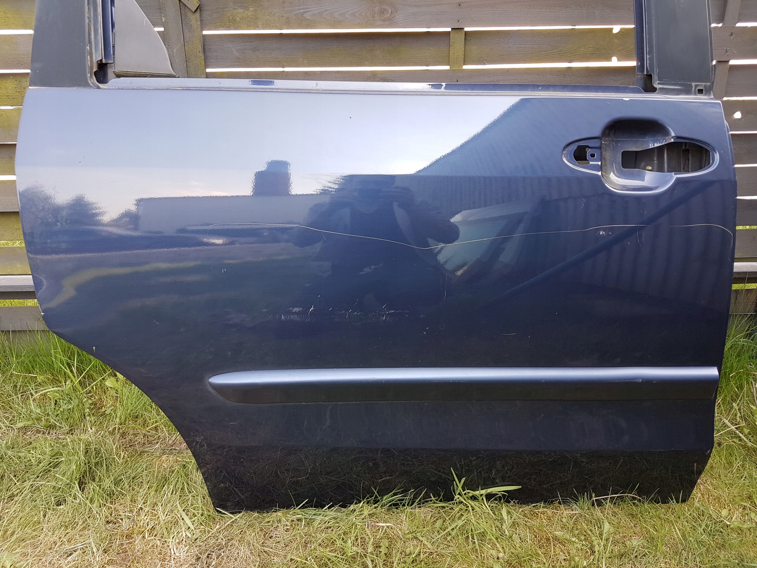 DRZWI PRAWE TYŁ TYLNE MAZDA MPV 1999-2006 Strona zabudowy tył - prawa