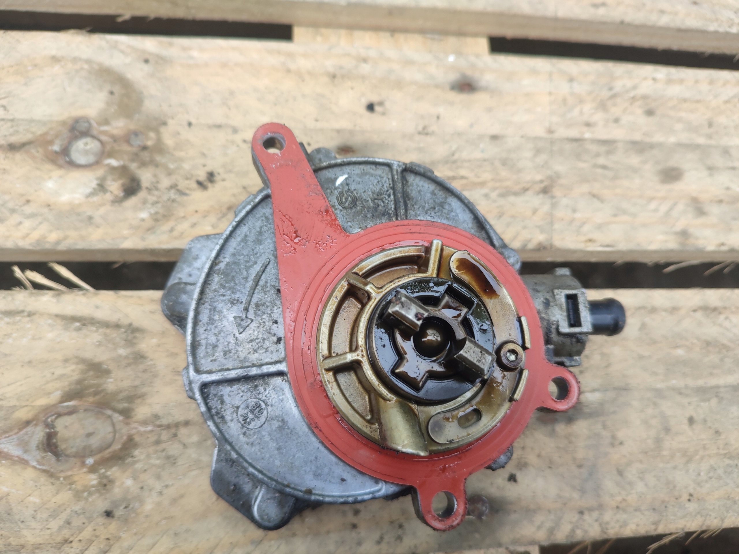 pump vacuum VACUM AUDI A6 C6 3.0 tfsi 06E145100M