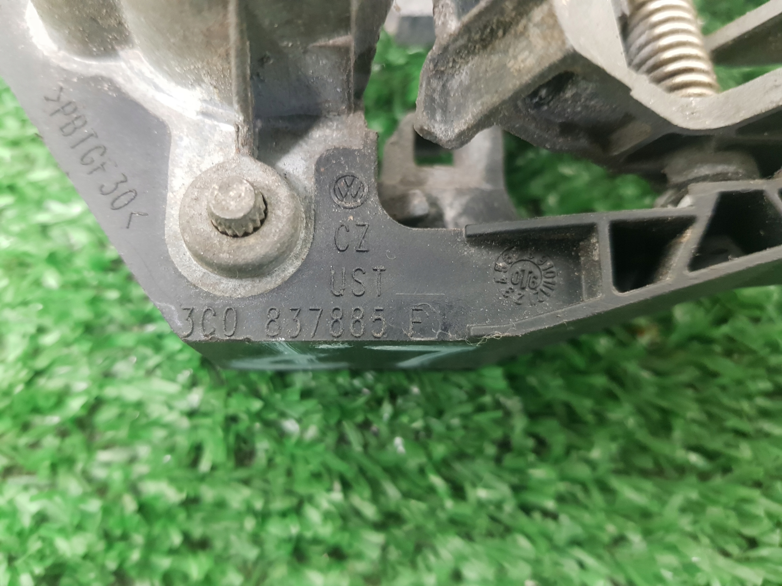 Support plaque Poignées VOLKSWAGEN PASSAT B6 3C0837885F