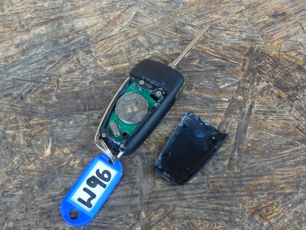 AUDI A3 8P A4 B7 A6 C6 KLUCZYK PILOT ZAMIENNIK Producent części Audi OE