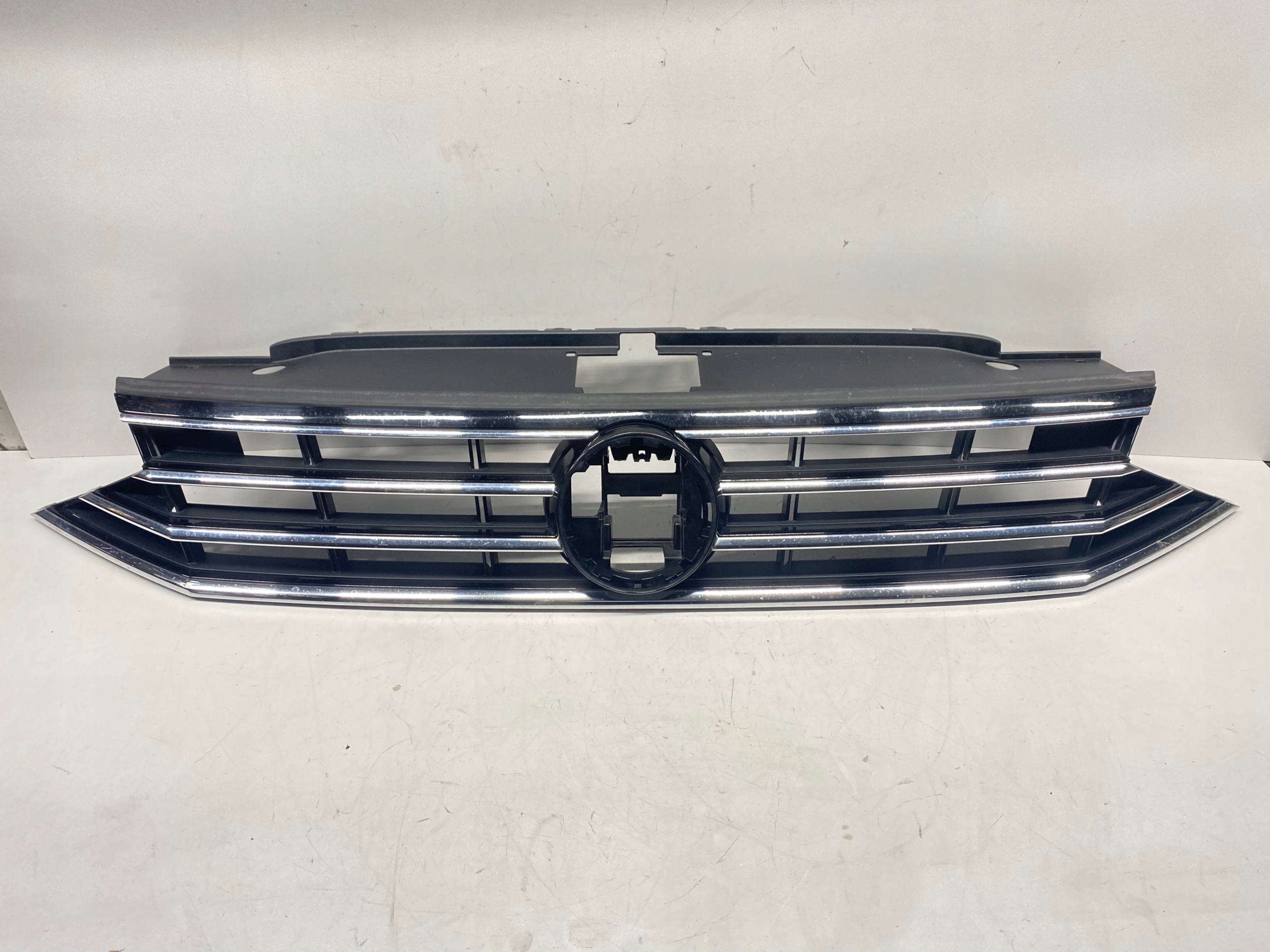 VW Passat B8 Kühlergrill FRONTGRILL Kühlergitter 3G0853653NP - Thumbnail 1