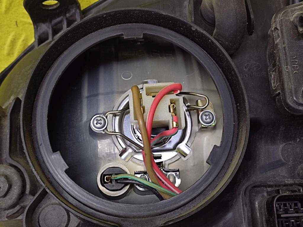 HYUNDAI SANTA FE and REFLEKTOR light right front 9210226XXX