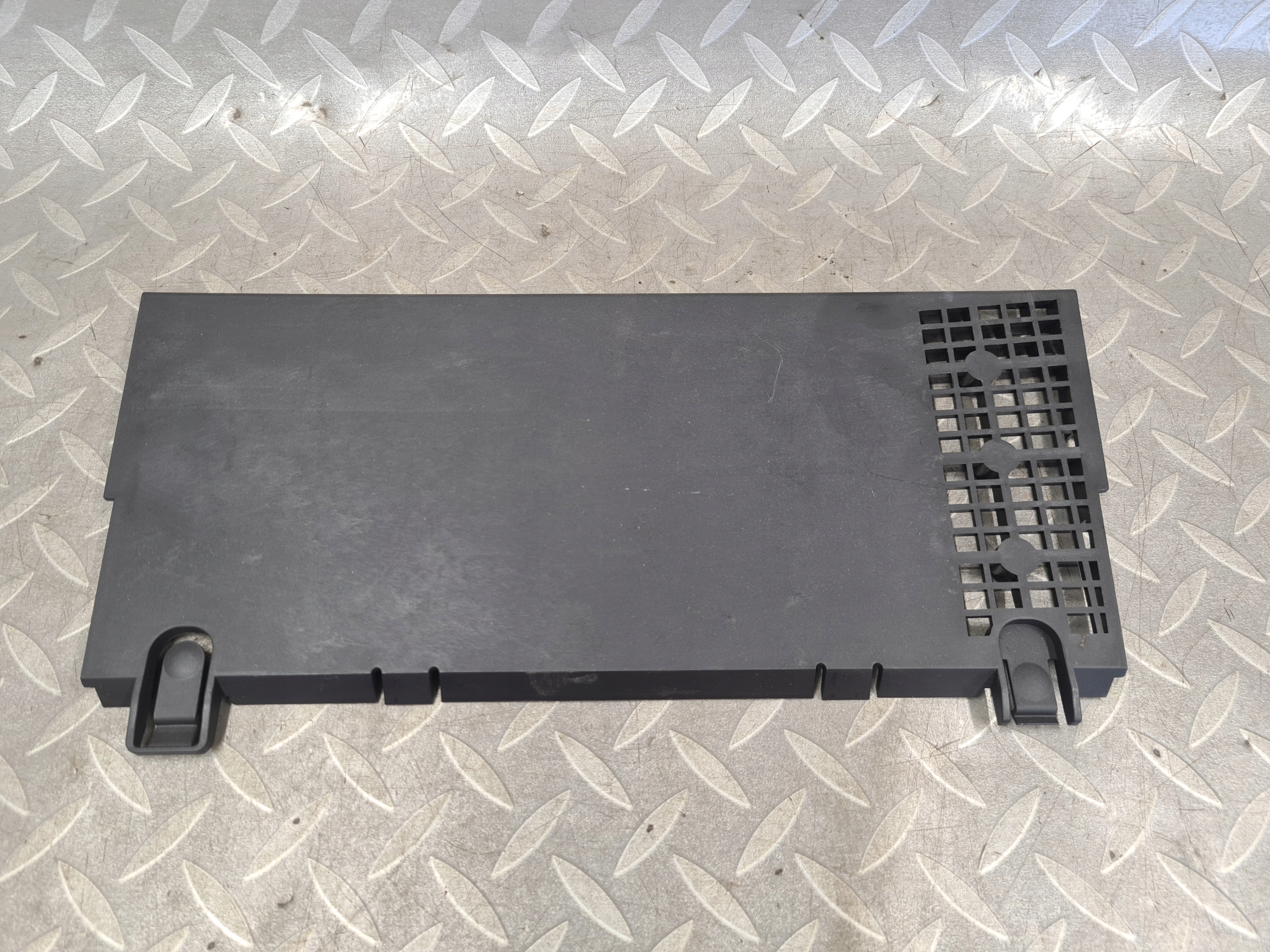 PÓŁKA SCHOWKA PASAŻERA OPEL INSIGNIA A 13274301