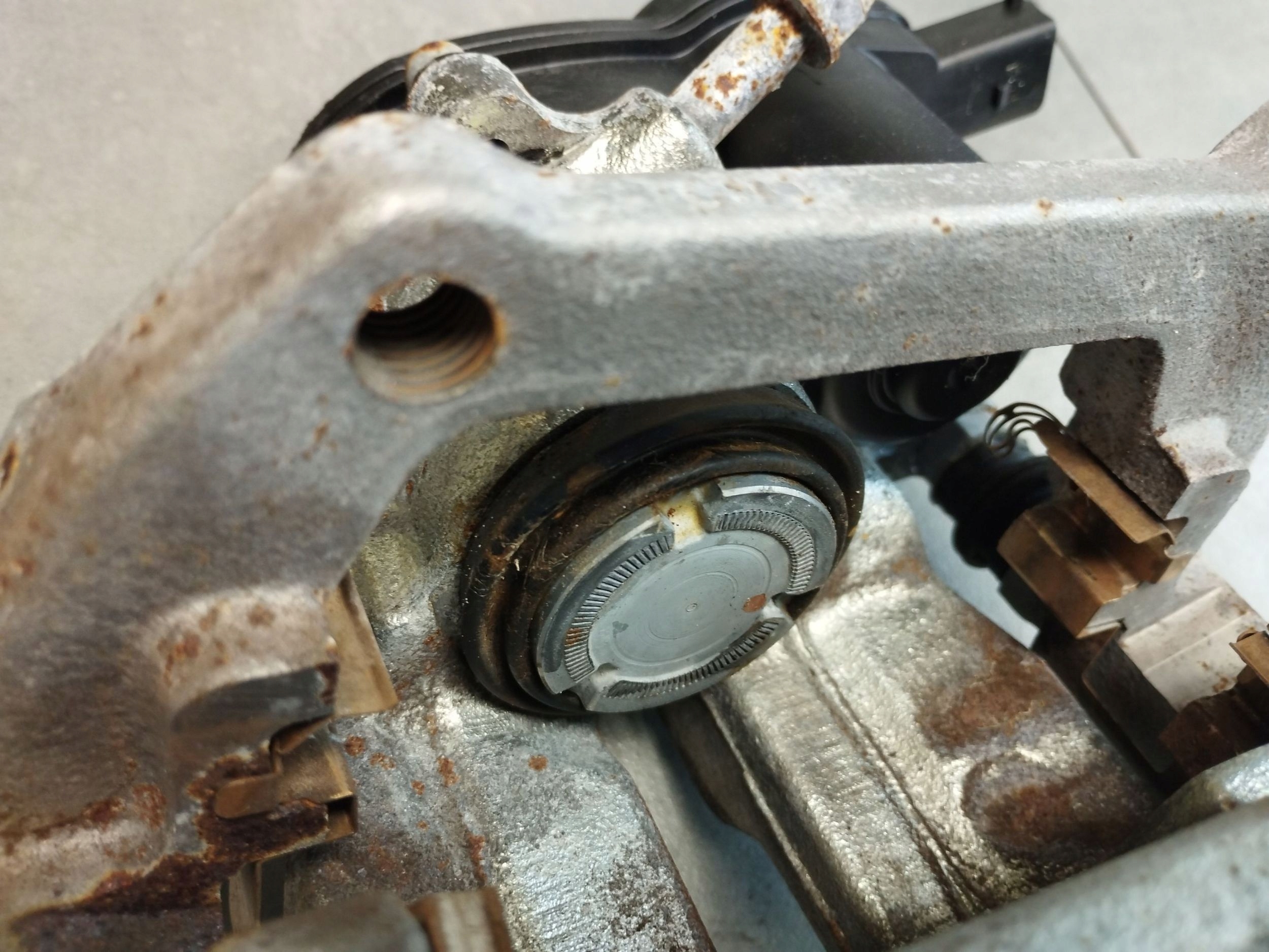 Audi A5 Sportback 8TA caliper brake right rear part 32347485