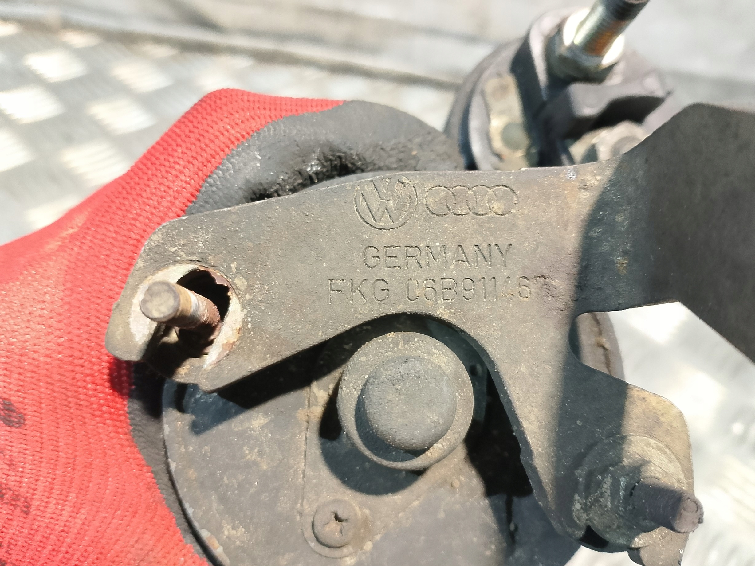 startér MOTORU AUDI A4 B6 2.0 FSI 06B911023 0001107073