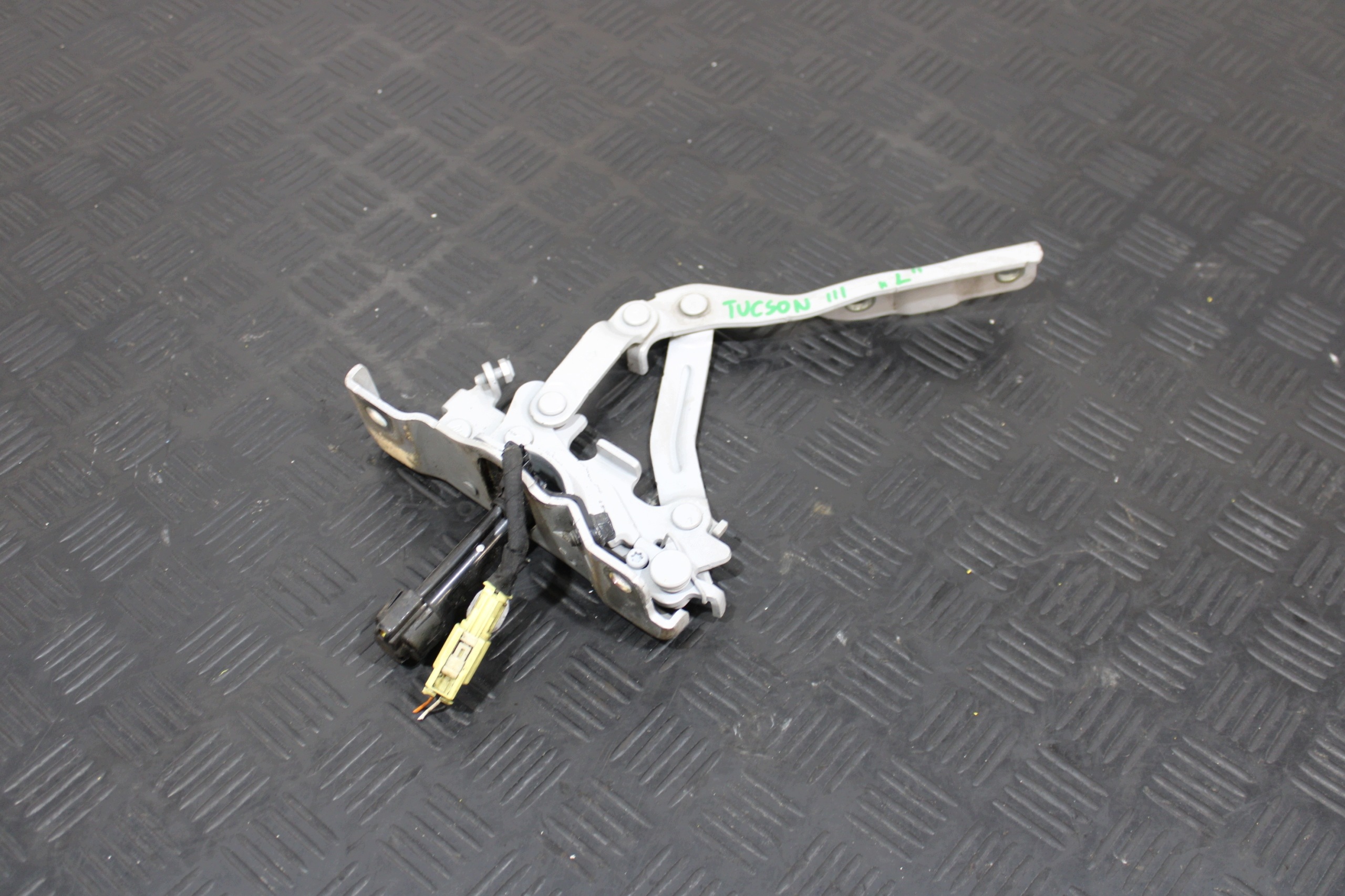 hinge bonnets NABOJ PIROTECHNICZNY left HYUNDAI TUCSON III 3 1.7 CRDI