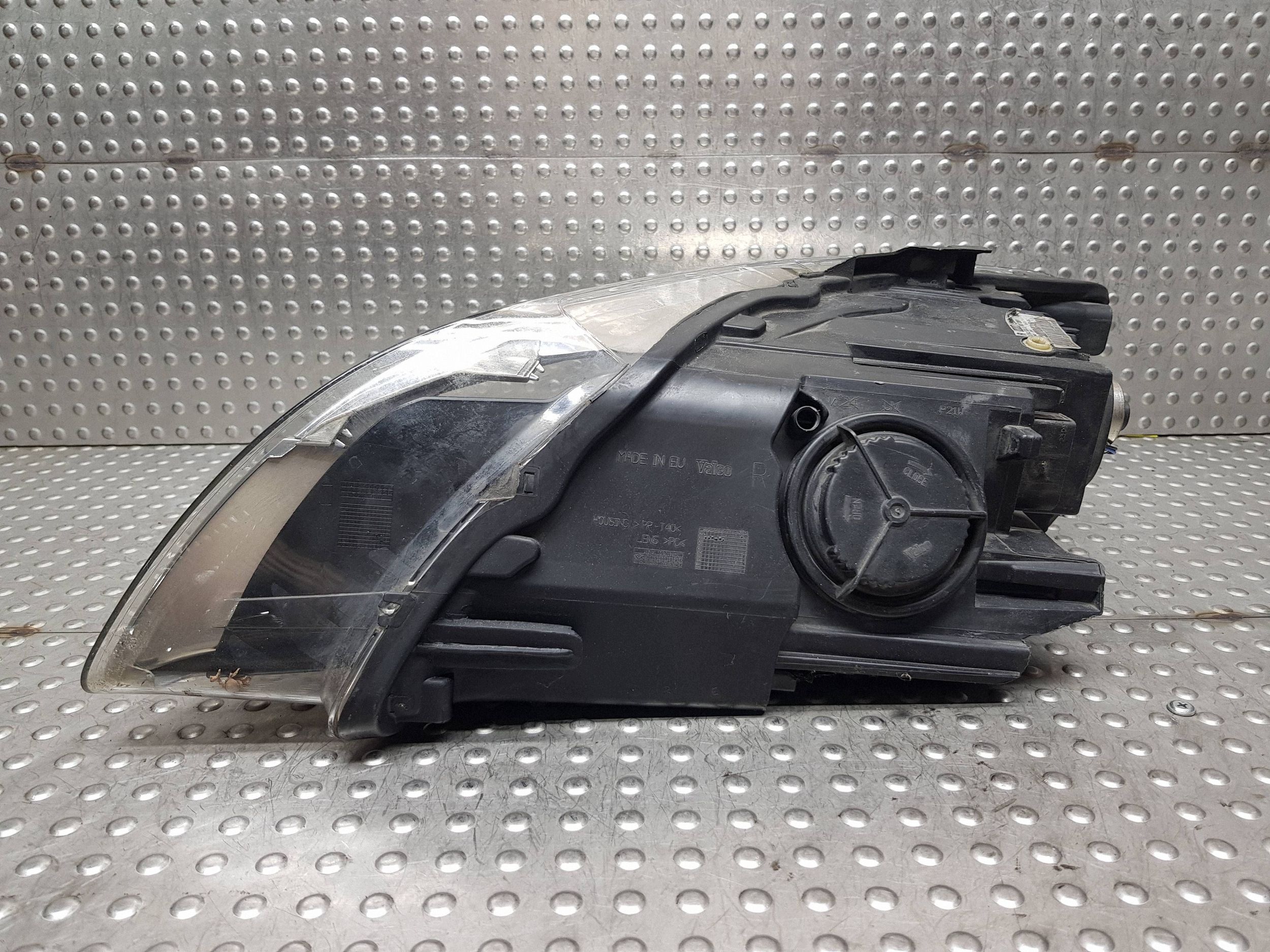 light REFLEKTOR right front XENON 4L0941004A AUDI Q7 4L 05