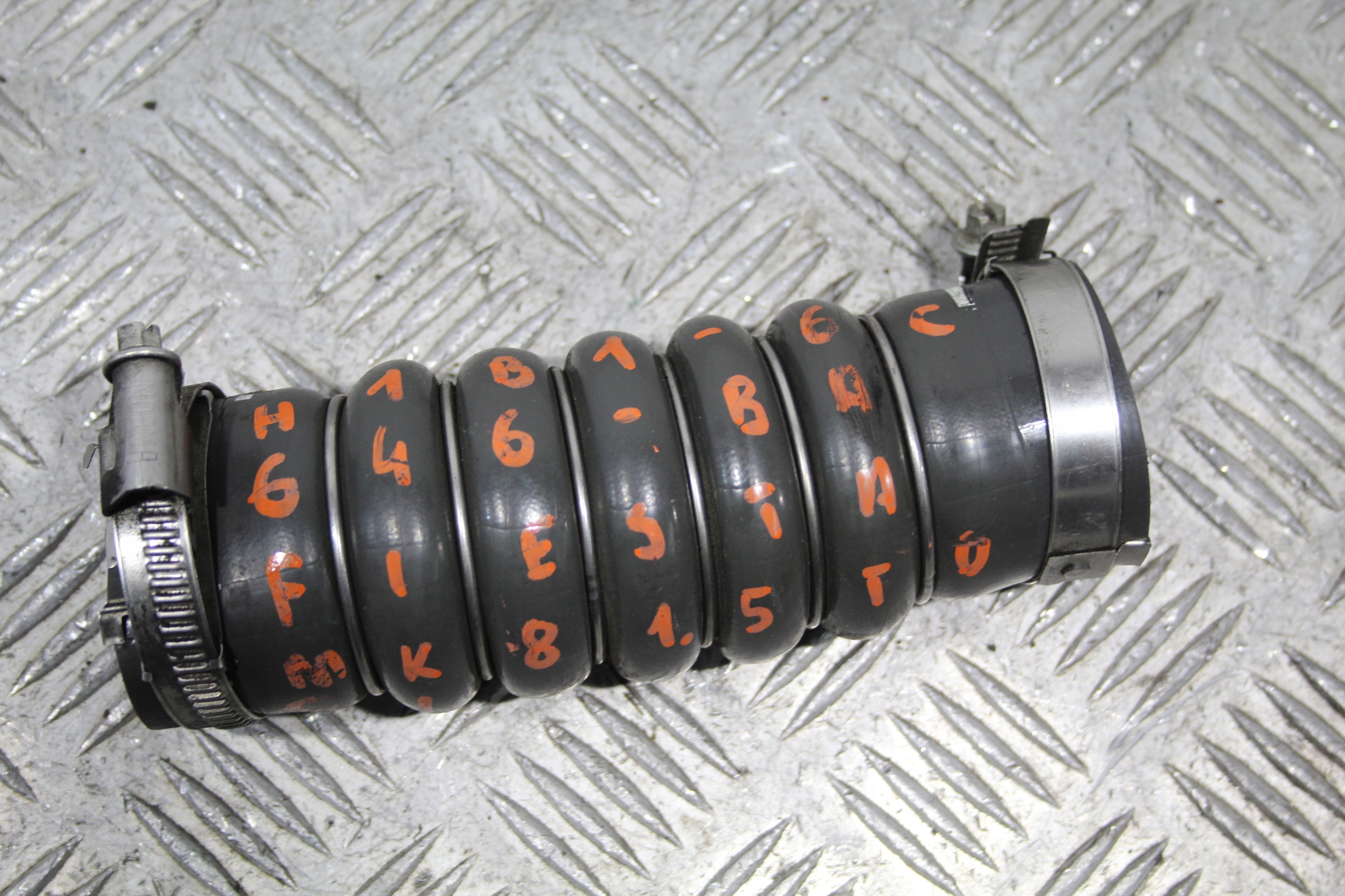 WĄŻ PRZEWÓD INTERCOOLERA FORD FIESTA MK8