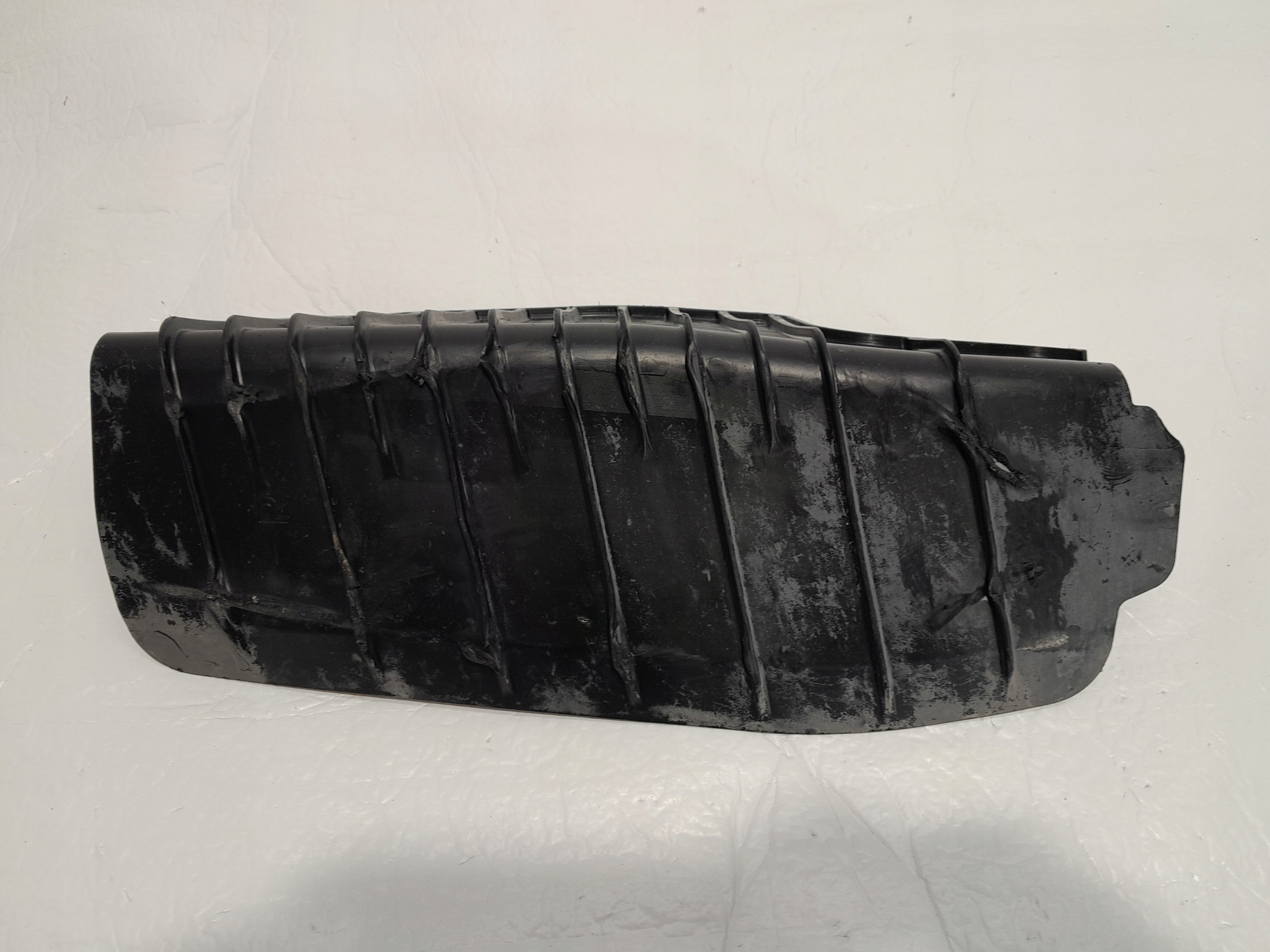 AUDI A4 A5 F5 8W Blende Abdeckung des Querlenkers rechts heck 8W0505416E