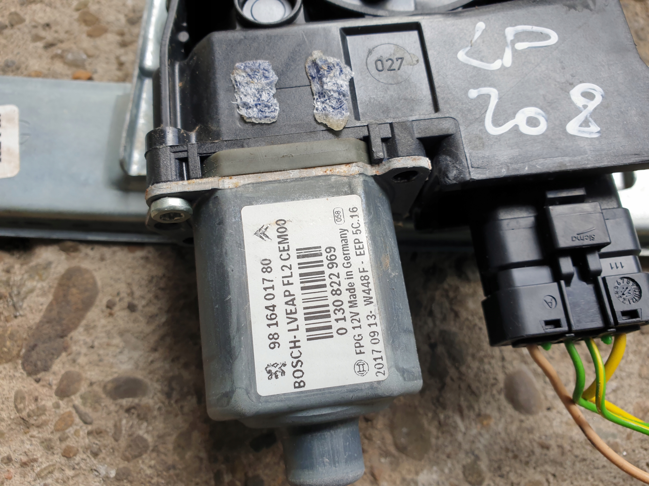 window regulator left front PEUGEOT 208 2013- 9816402180 9816401780