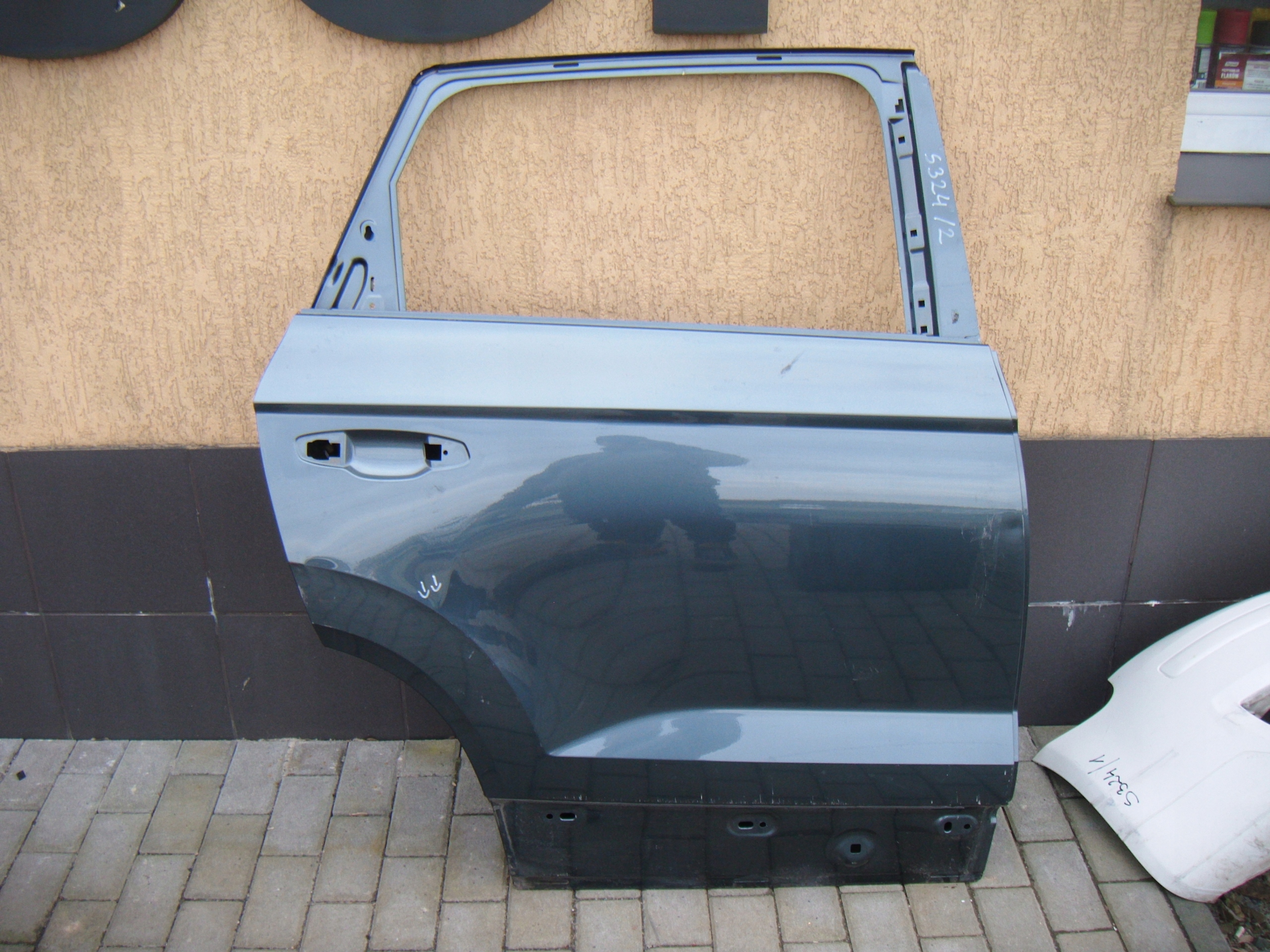 SEAT ATECA 575 DRZWI PRAWY TYŁ TYLNIE 575833312