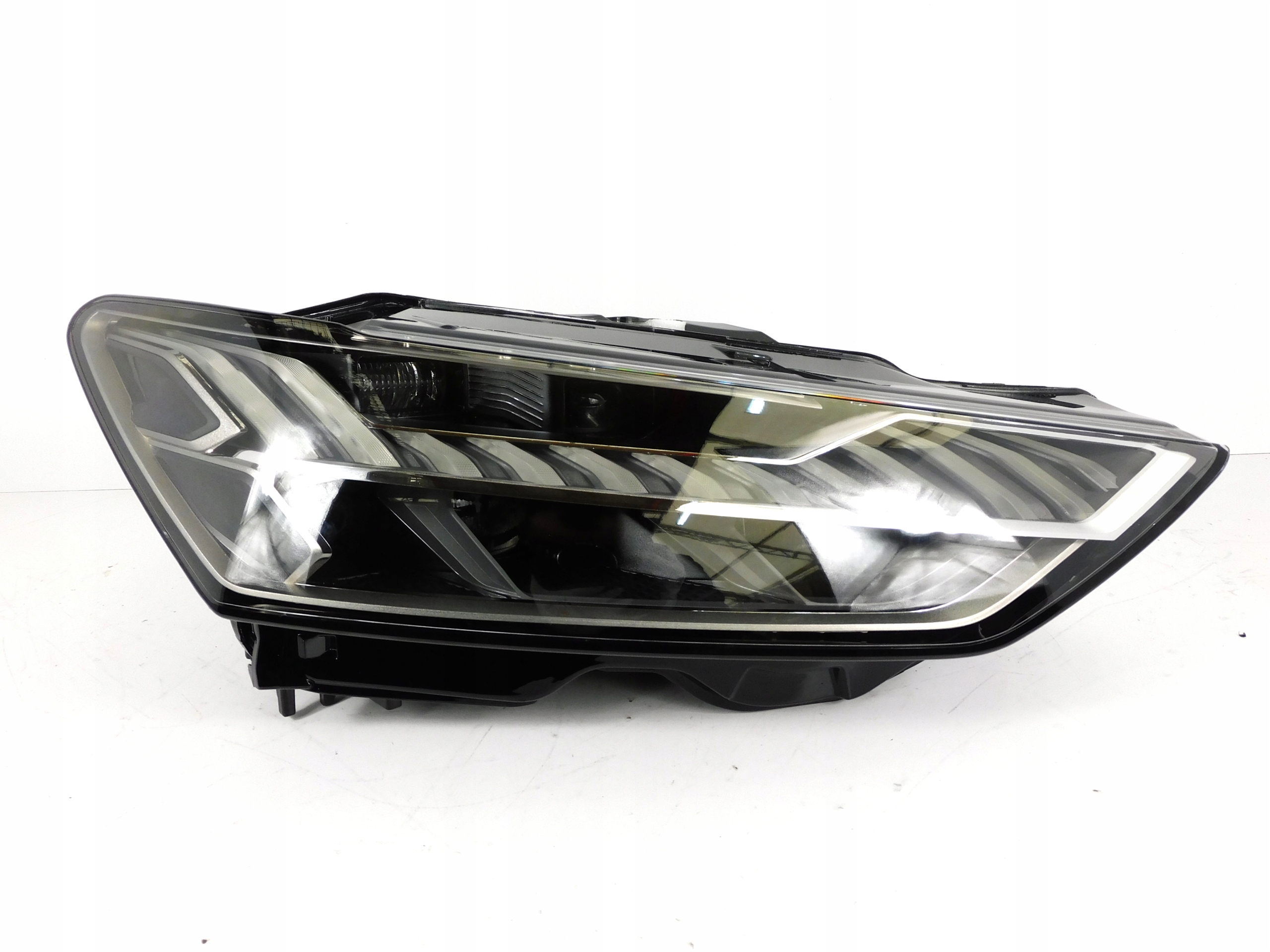 LAMPA PRAWA AUDI A7 4K8 C8 MATRIX 4K8941036F