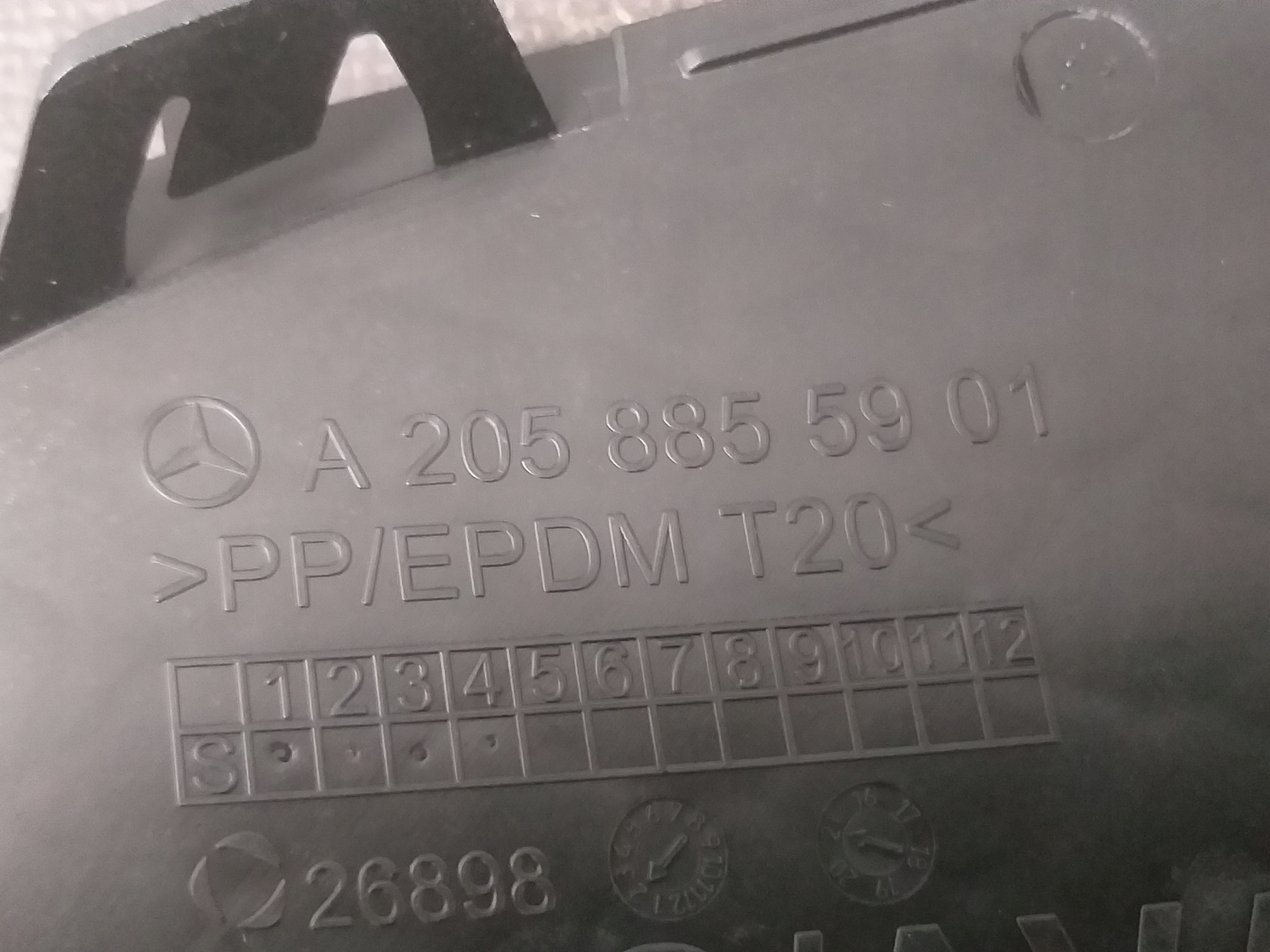 ZDERZAK PRZÓD LEWA KRATKA ZDERZAKA MERCEDES C KLASA W205 LIFT Producent części Mercedes-Benz OE