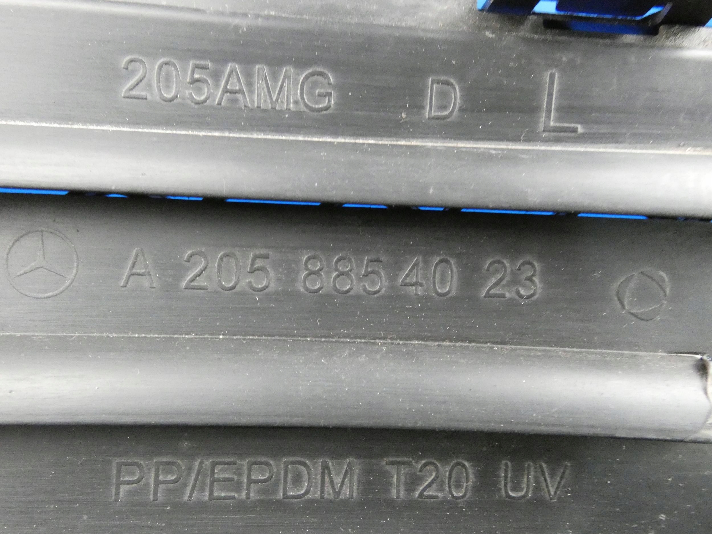MERCEDES C KLASA W205 grid of a bumper left front left AMG