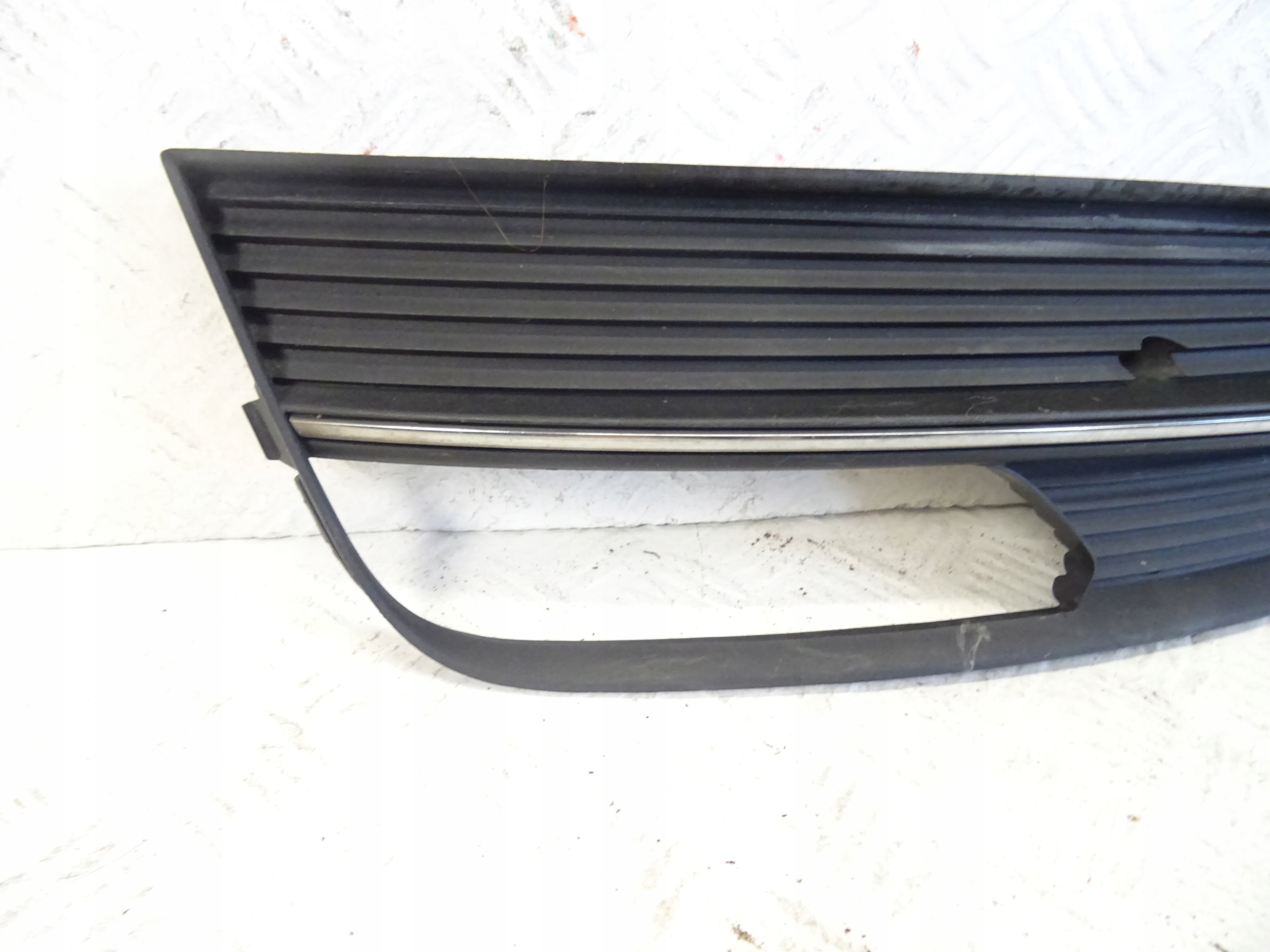 grid of a bumper front front left AUDI A3 8V 8V3807681A