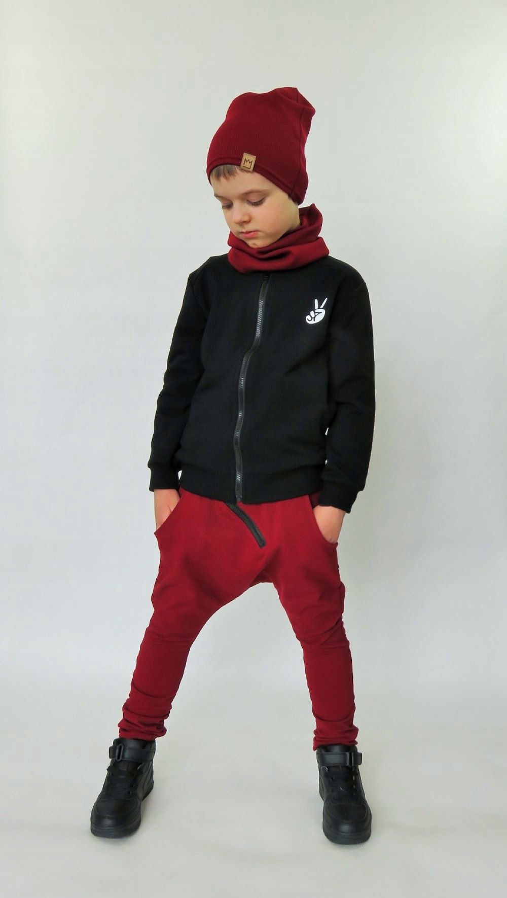 Spodnie baggy bordowe 146 Caramba Mamma Kolor czerwony