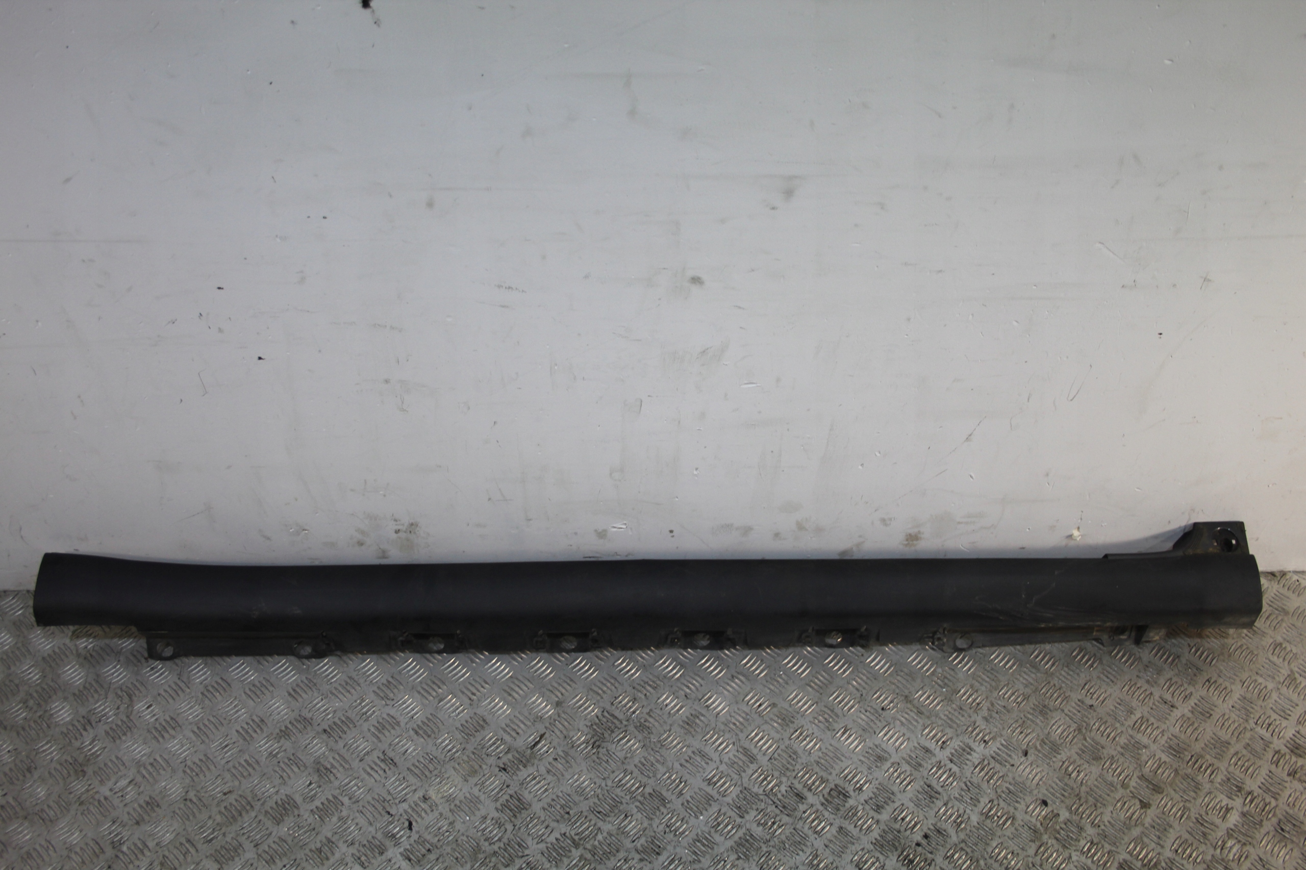 cap threshold threshold right TOYOTA URBAN CRUISER