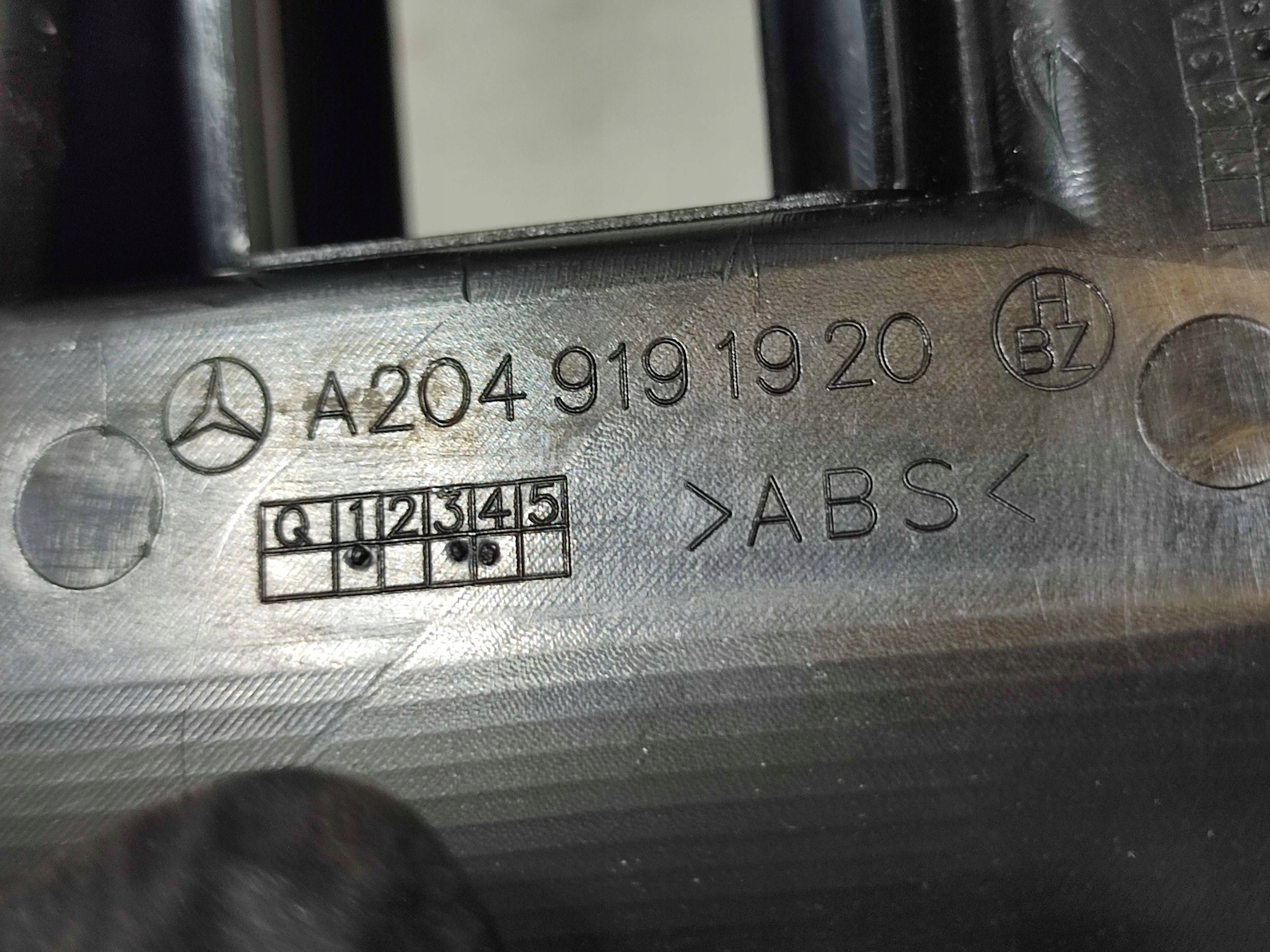 Mercedes-Benz GLK (X204) 2013 předek levá kolejnice předního sedačka