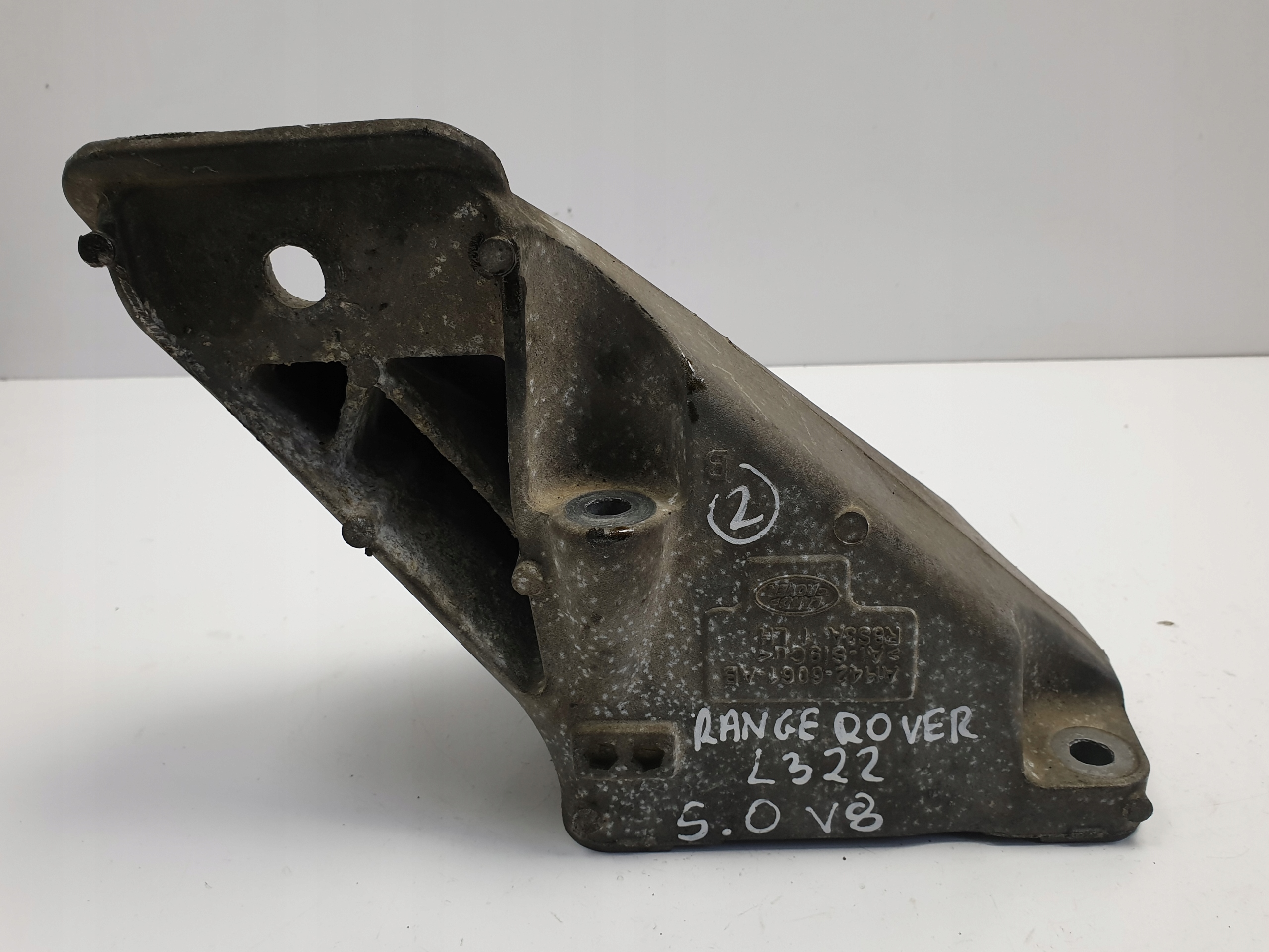 AH42-6061-AB - Range Rover III L322 5.0 V8 лапа двигуна опора