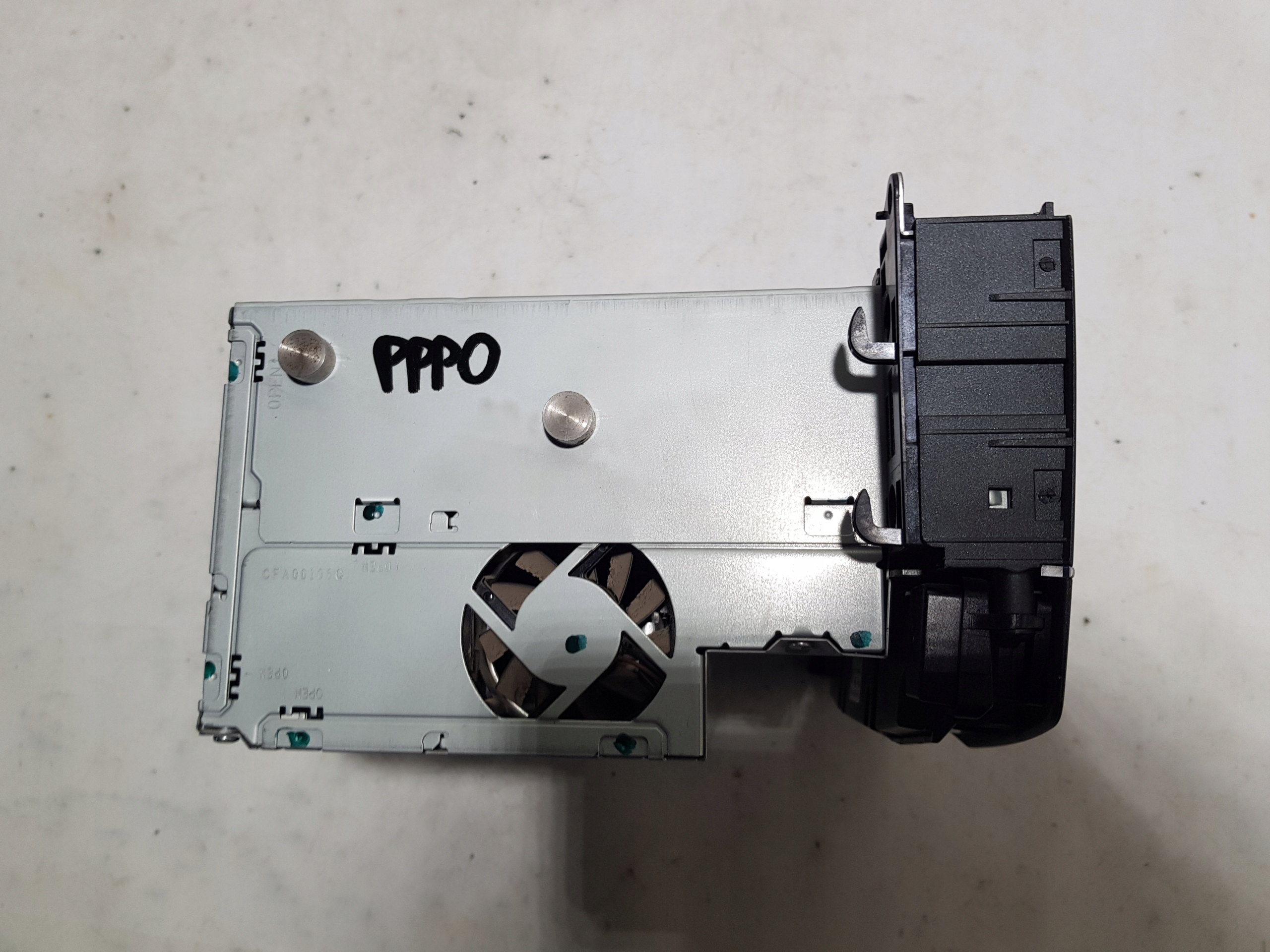 RADIO CD MERCEDES W204 2049007202