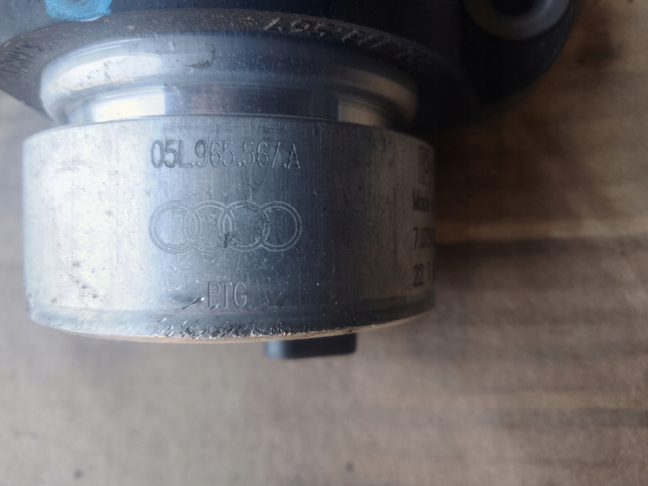 AUDI A6 supplementary water pump 05L965567A