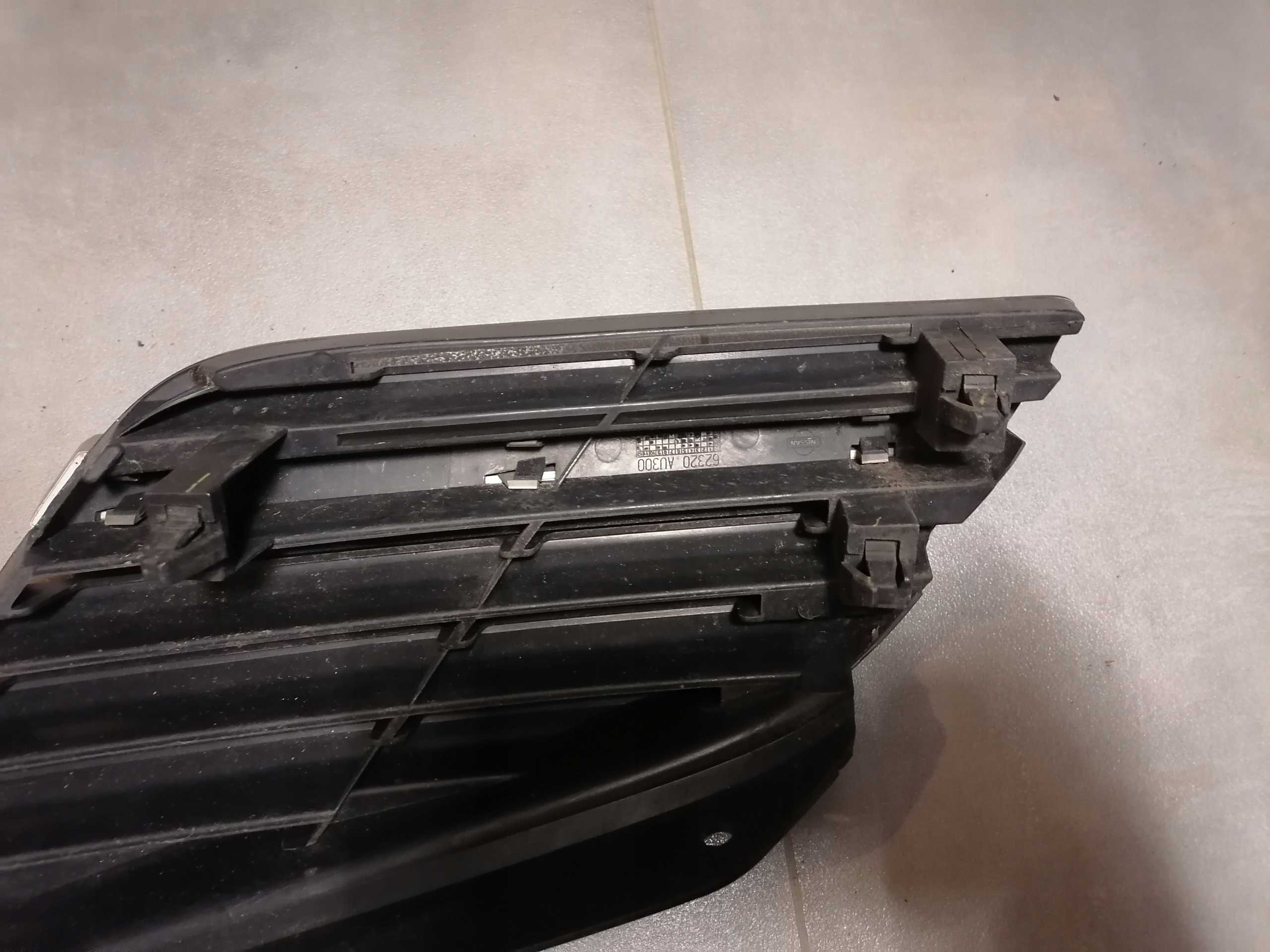PRIMERA P12 Grill der Stoßstange rechts 62320AU300