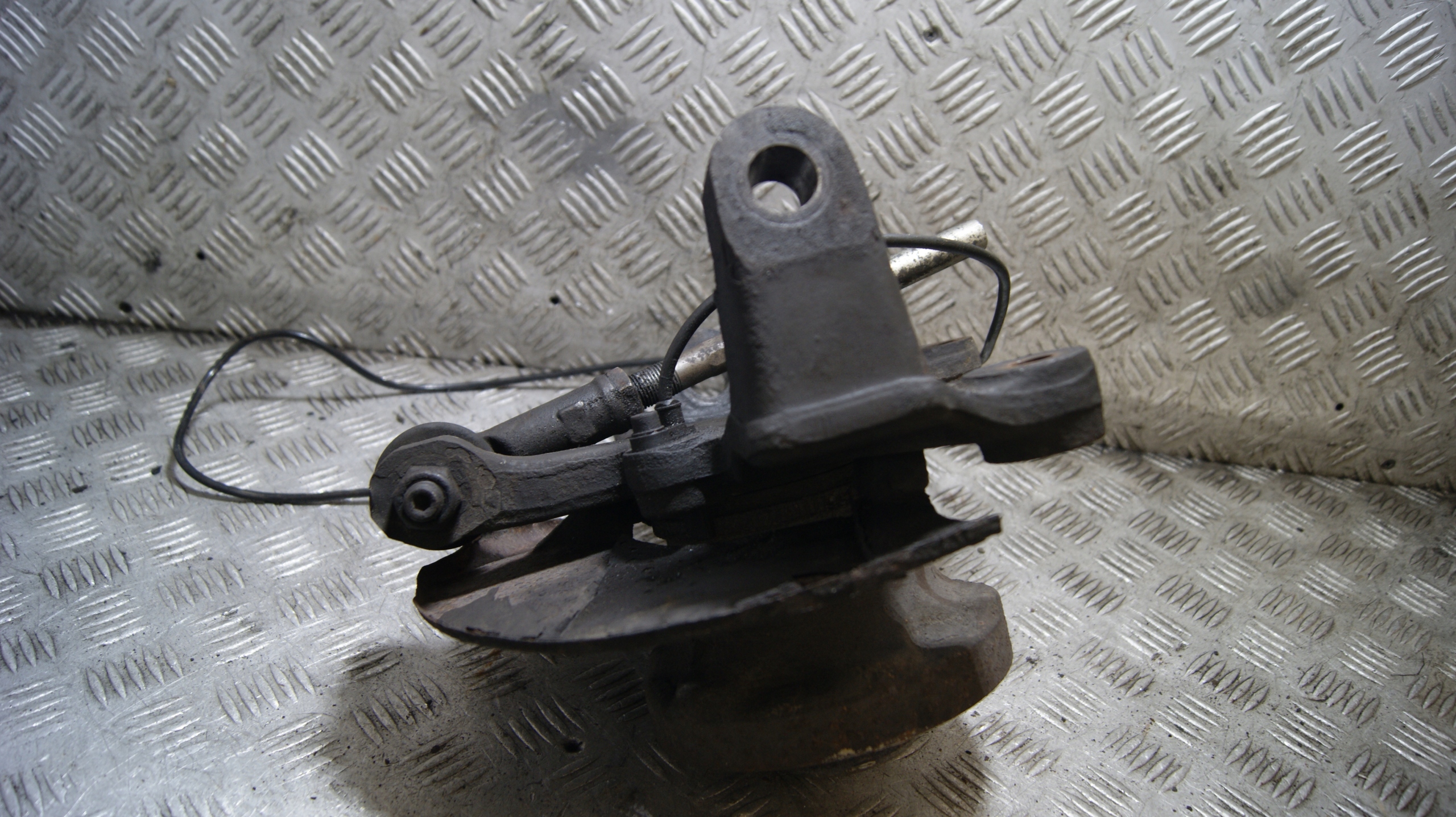 otoč čepu levý předek ABS IVECO DAILY 4 5802418095