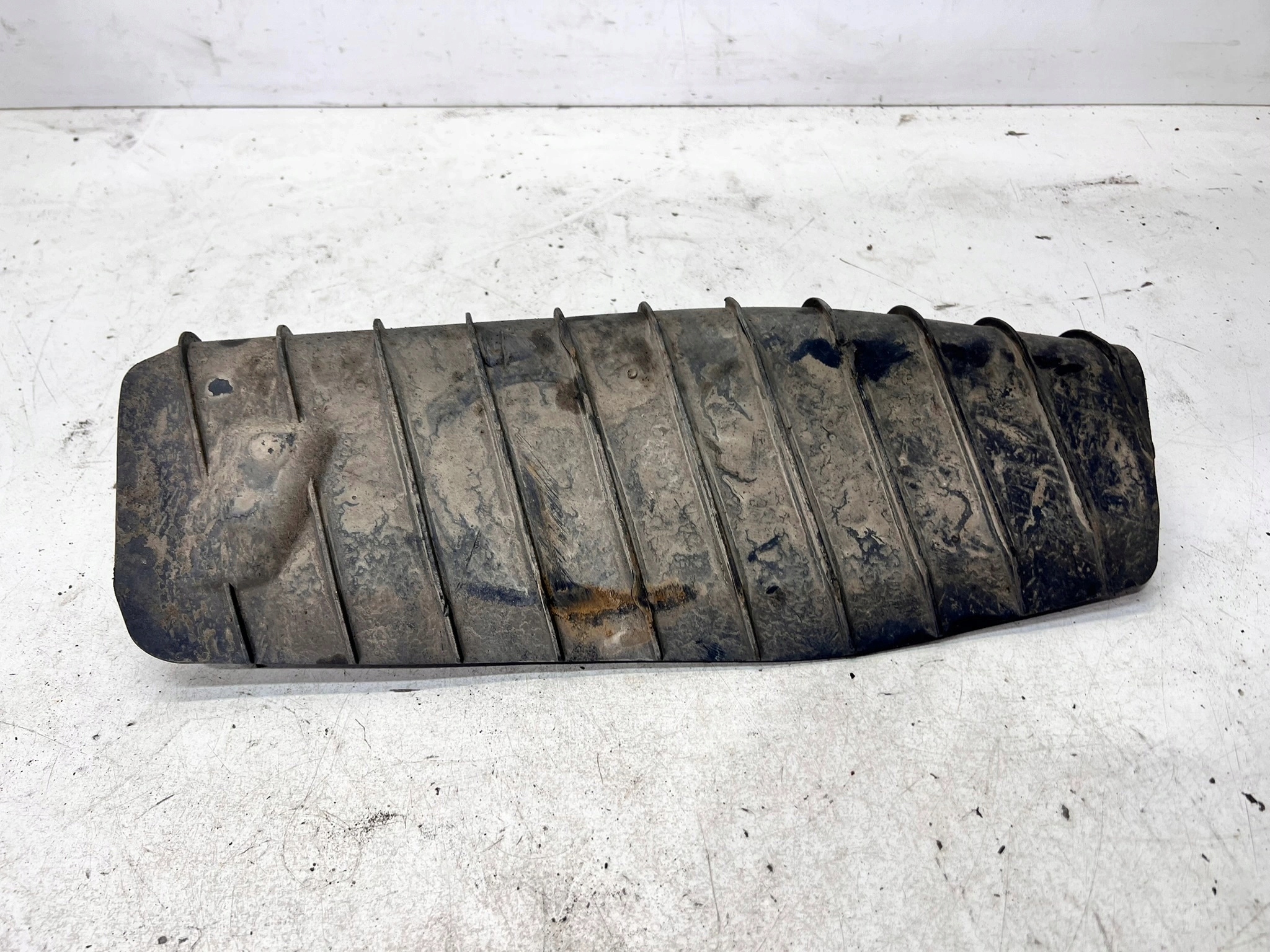 Blende Abdeckung untere des Querlenkers rechts heck AUDI Q7 4M 4M0505416B
