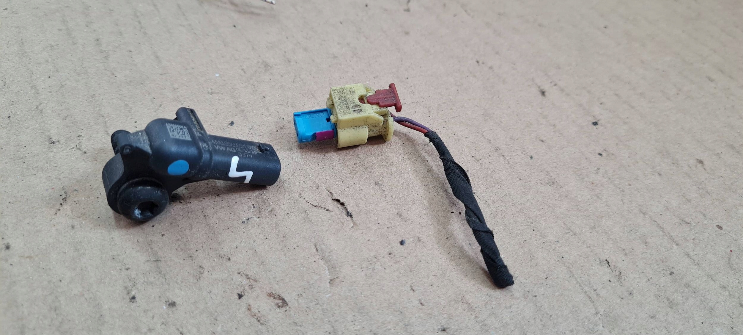 A4 B9 8W impact sensor connecting spoiler 4M0959651 A5 8W Q7 4M Q5 80A