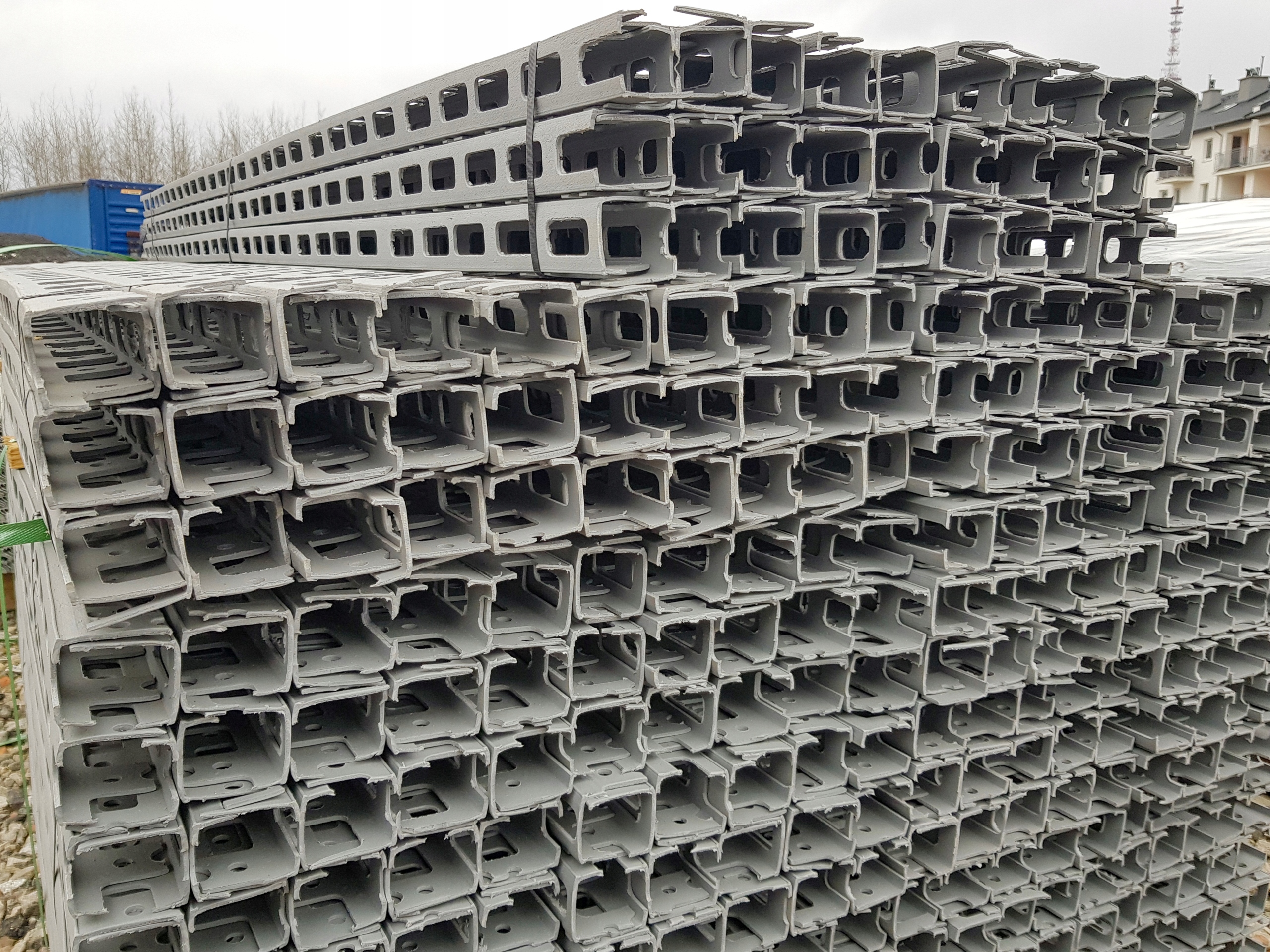 DYSTANS LINIOWY STROPOWY PODKŁADKA 40 mm/2 m 60 mb Rodzaj dystanse