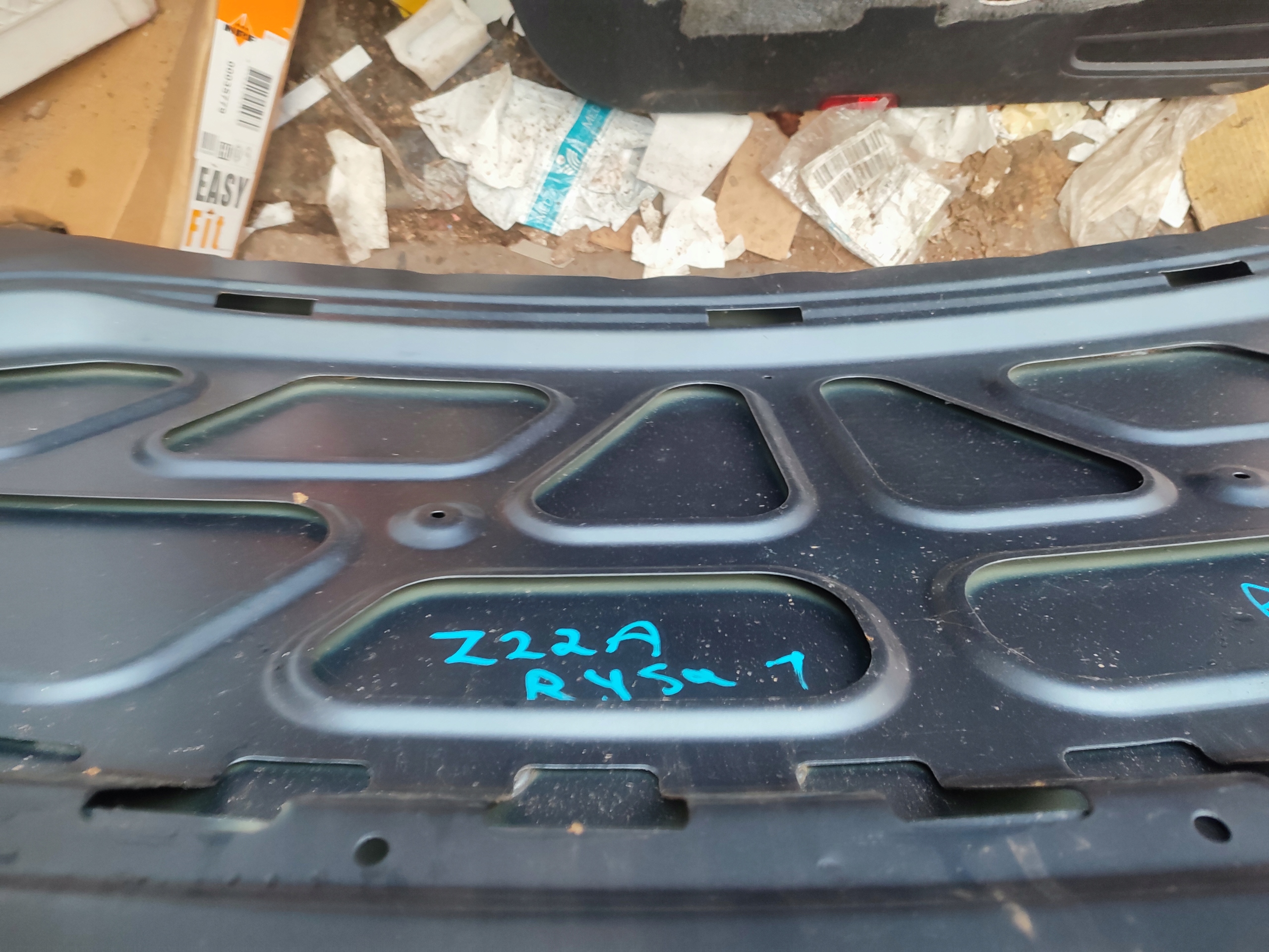 Capot opel astra j z22a rysa 1
