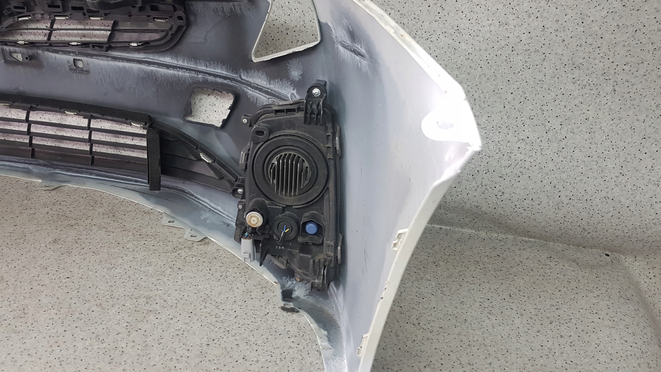 TOYOTA PRIUS IV 4 2016 - bumper front 9755
