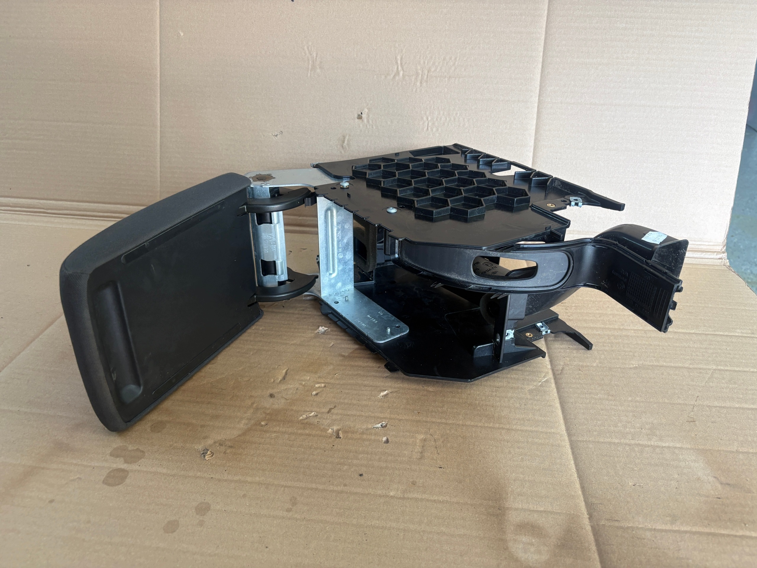 VW GOLF V plus armrest 5M0864207B