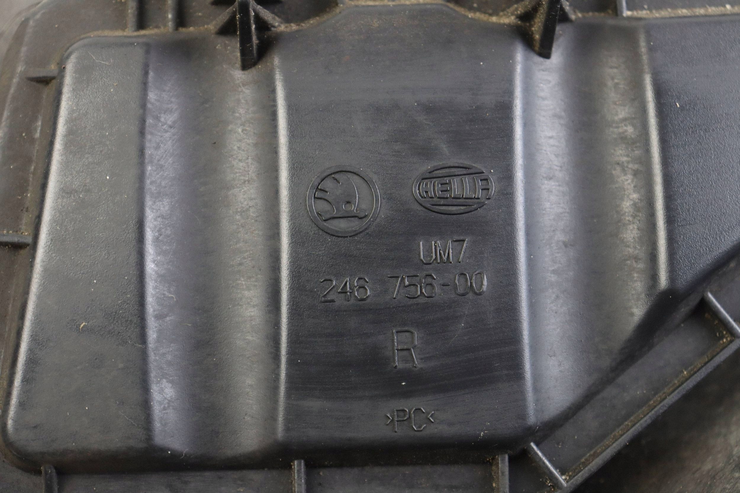 SKODA SUPERB and light front right front XENON EUROPA 246756-00