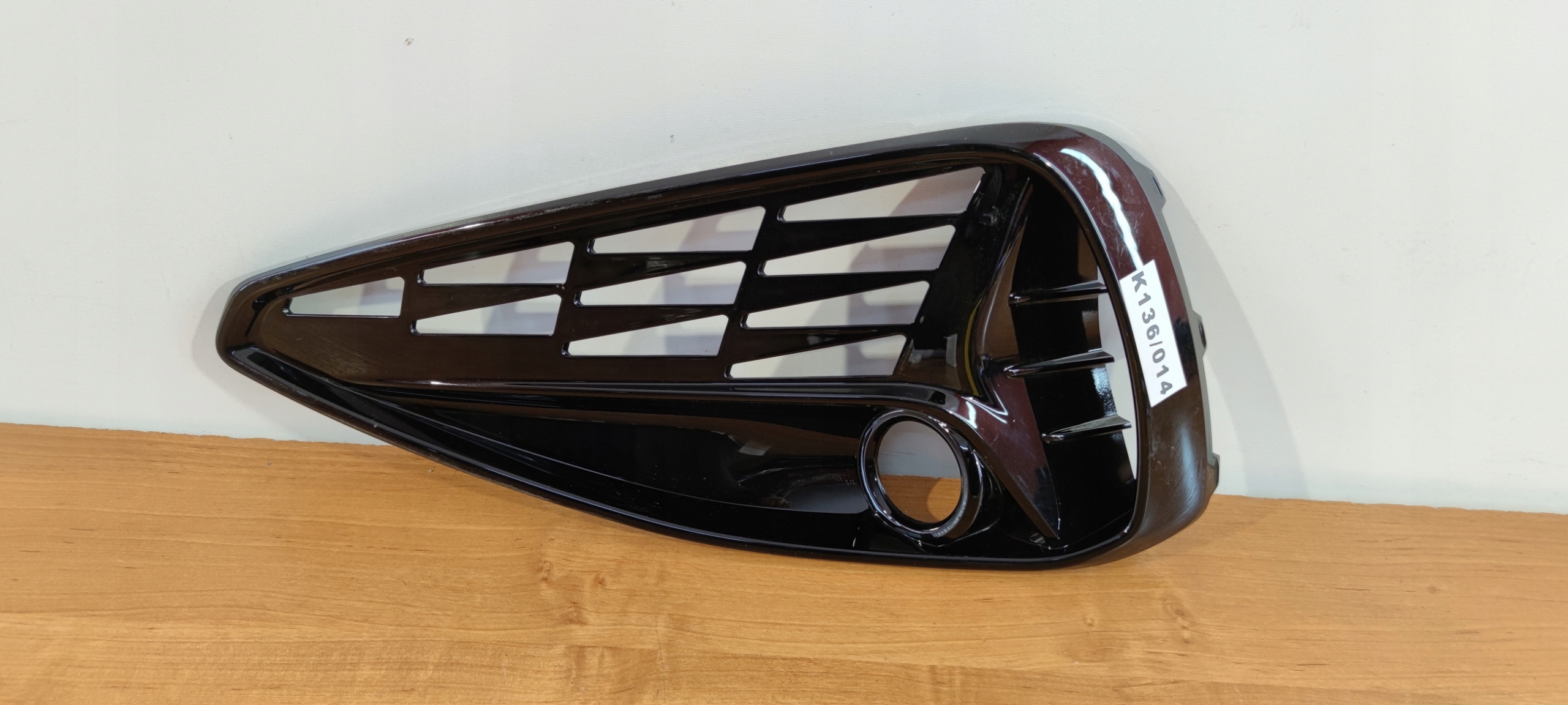 HYUNDAI I30 18/21 ROK left grid of a bumper frame