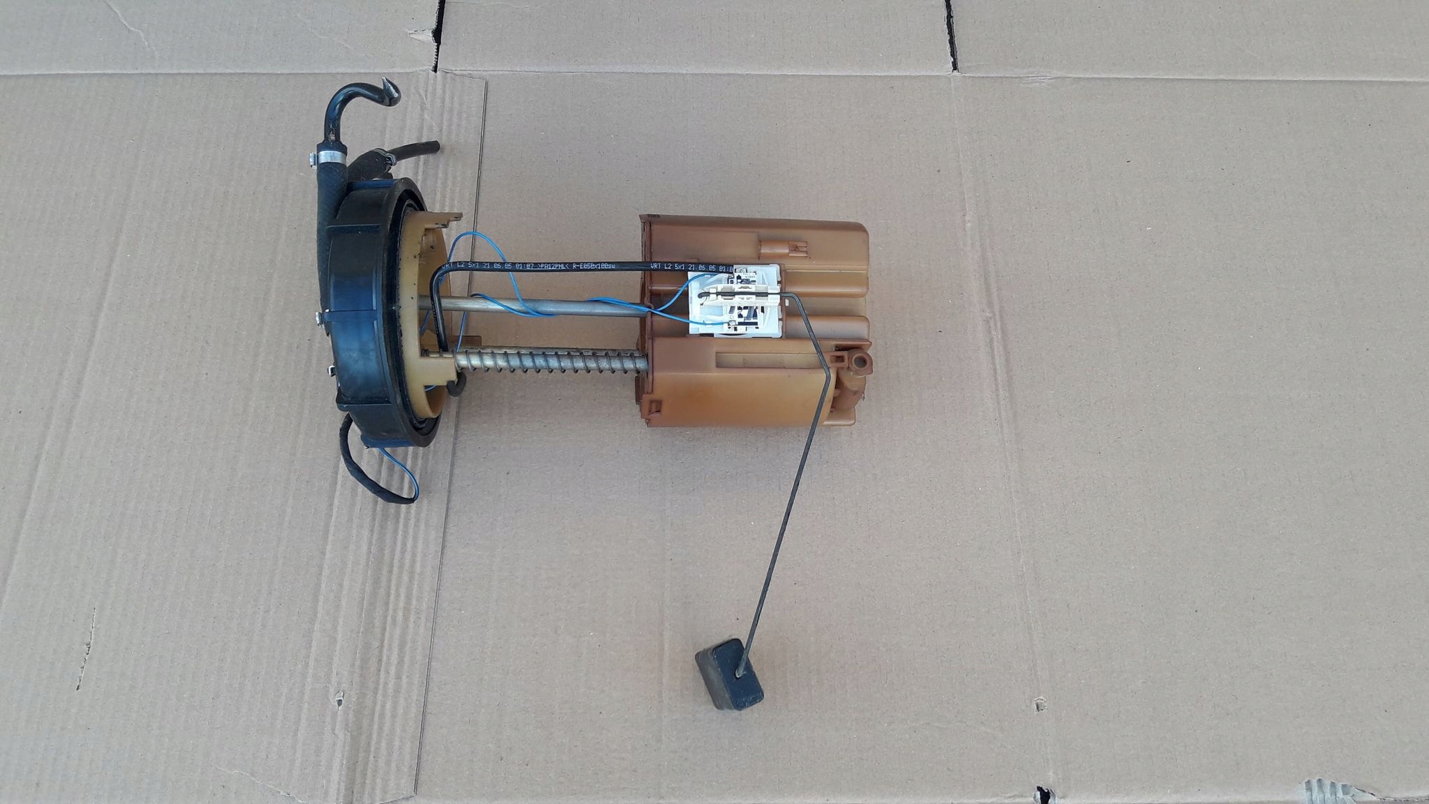 MERCEDES SPRINTER 95-06 PŁYWAK WSKAŹNIK PALIWA KOSZ PALIWA 3RURKI WEBASTO