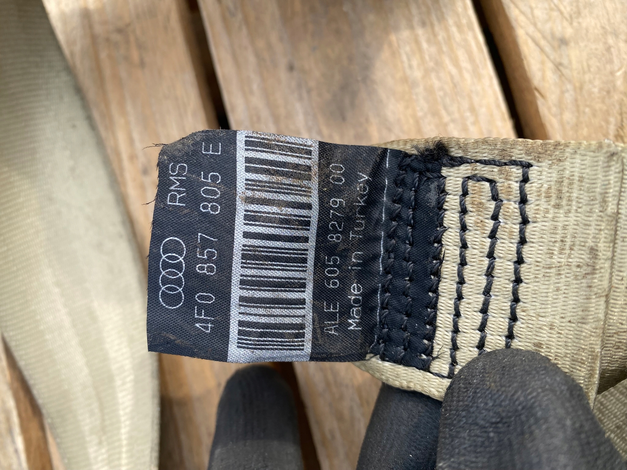 Gurten Sicherheits heck AUDI A6 C6 BEIGE 4F0857805E
