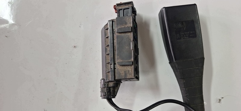 gurtstraffer links vorne OPEL CORSA D 608094700D