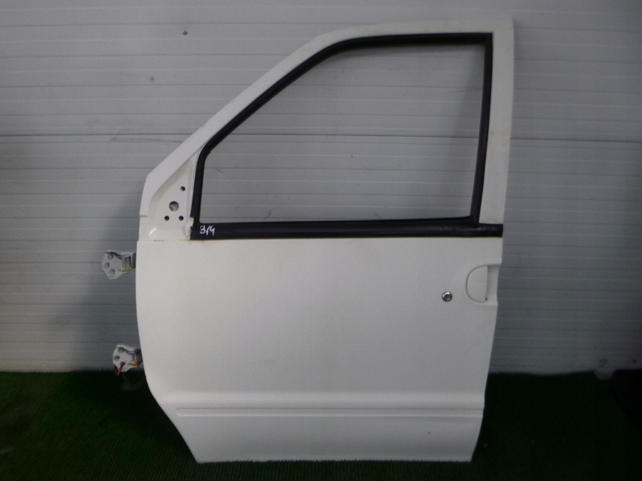NISSAN VANETTE 94-02 dveře přední levé předek