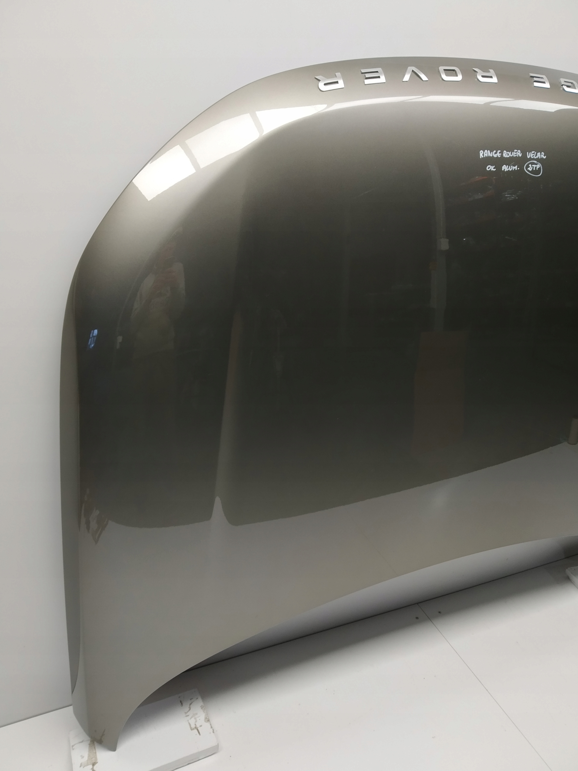 L560 Range Rover Velar ladna bonnet without wlotow grey