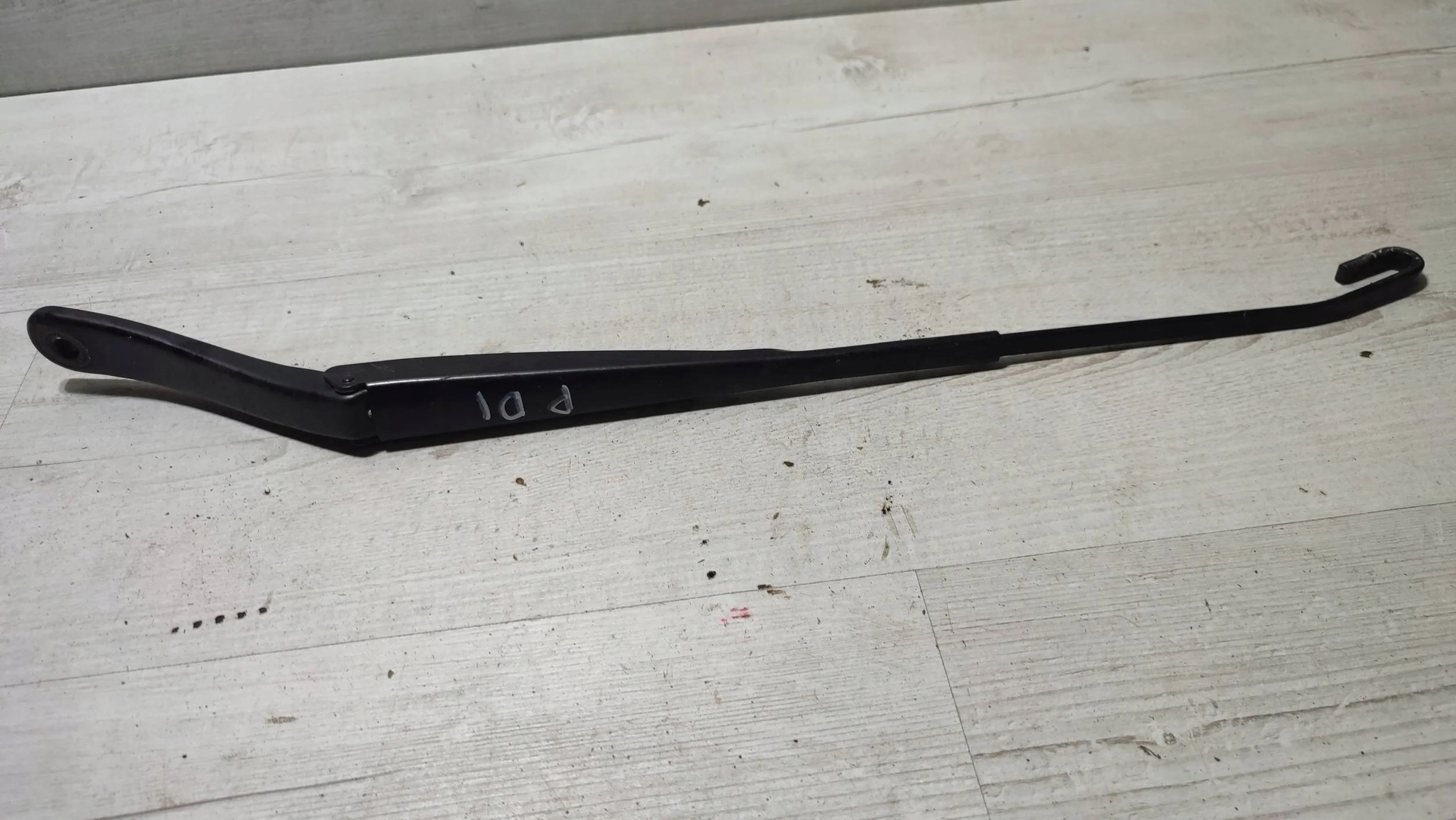 Dacia Duster and 16r 1.6b right side wiper arm